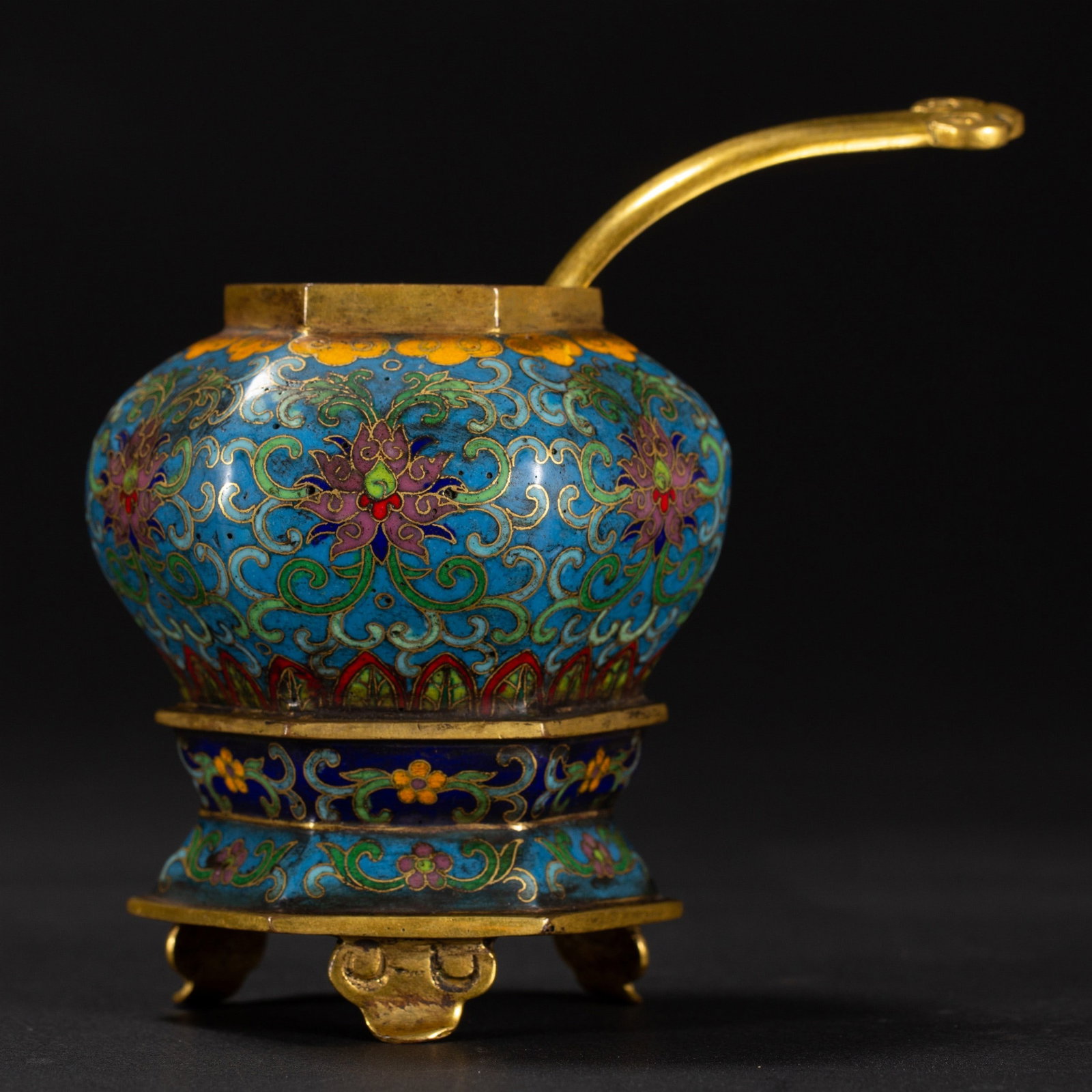 A CLOISONN? ORNAMENT: 景泰蓝摆件 A Cloisonné ornament Ht.10.5CM