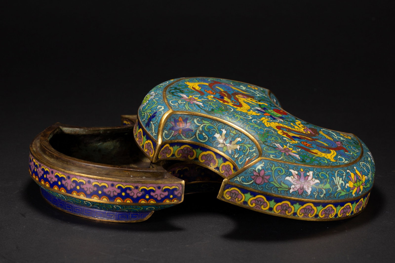 A CLOISONN? BOX - 10