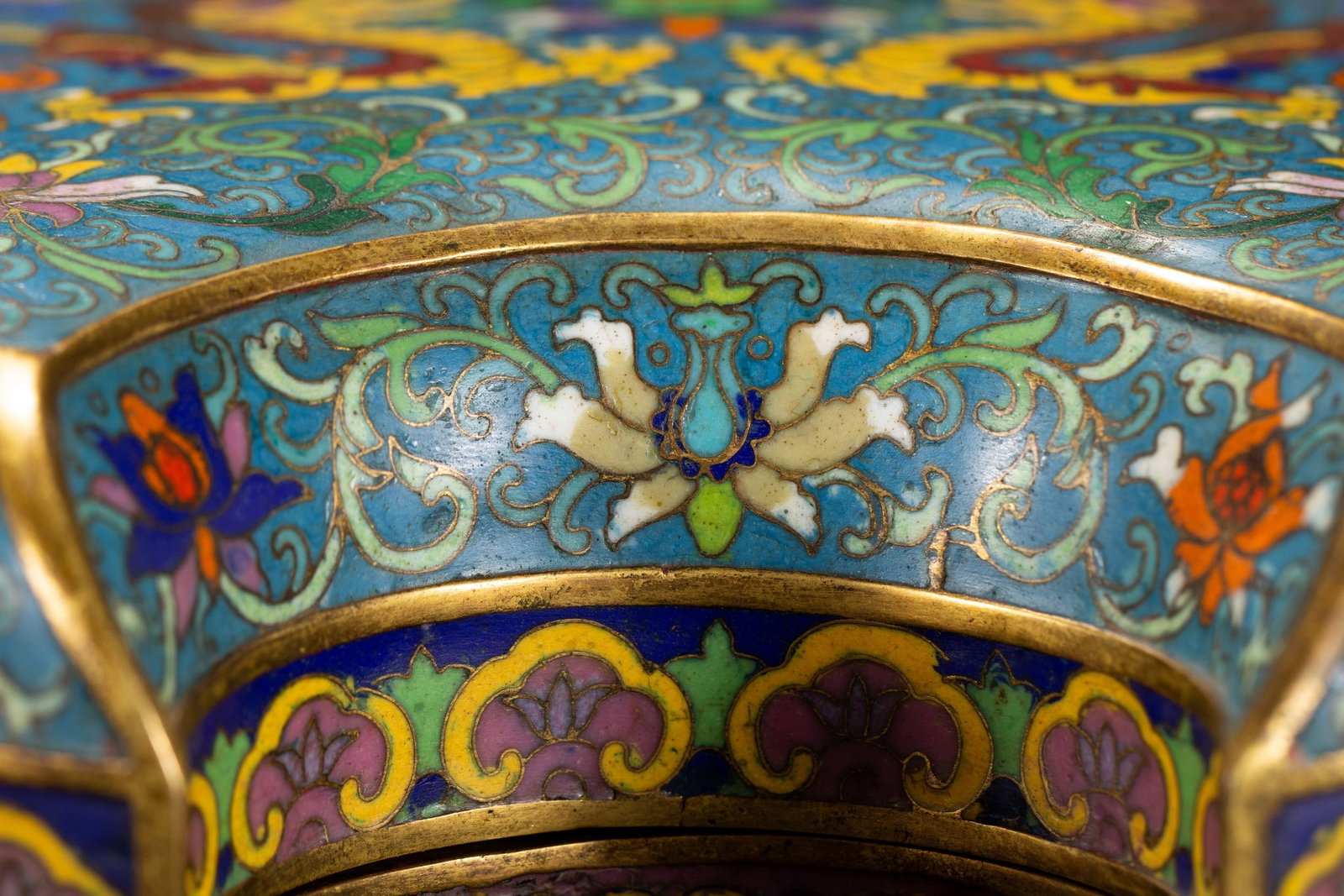 A CLOISONN? BOX - 2