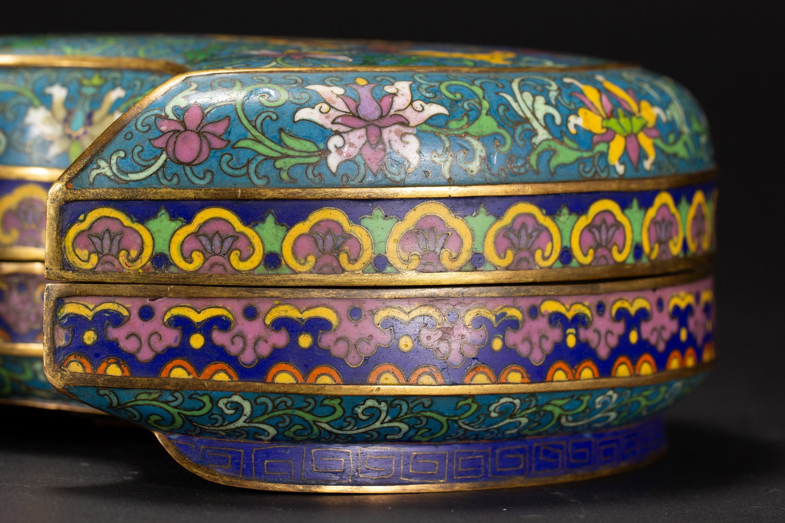 A CLOISONN? BOX - 6