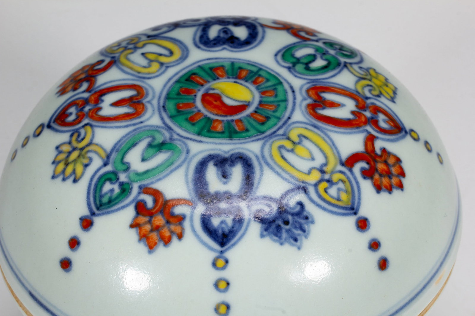 A DOUCAI COVERED BOX - 5