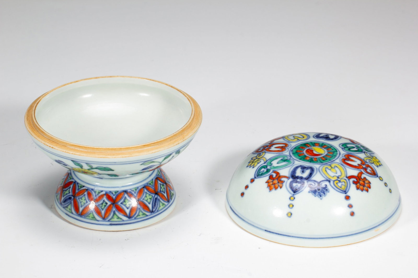A DOUCAI COVERED BOX - 6