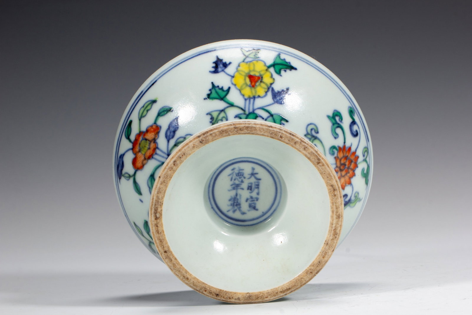 A DOUCAI COVERED BOX - 9