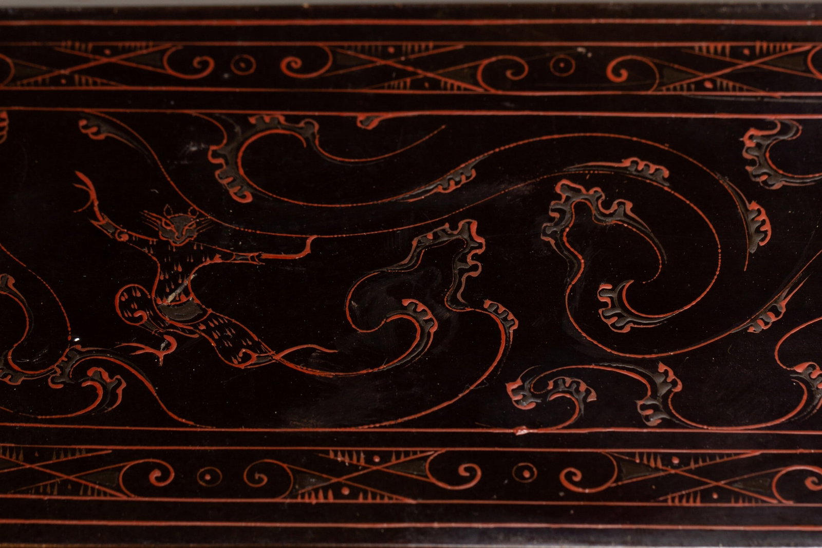 A LACQUERWARE BOX - 3