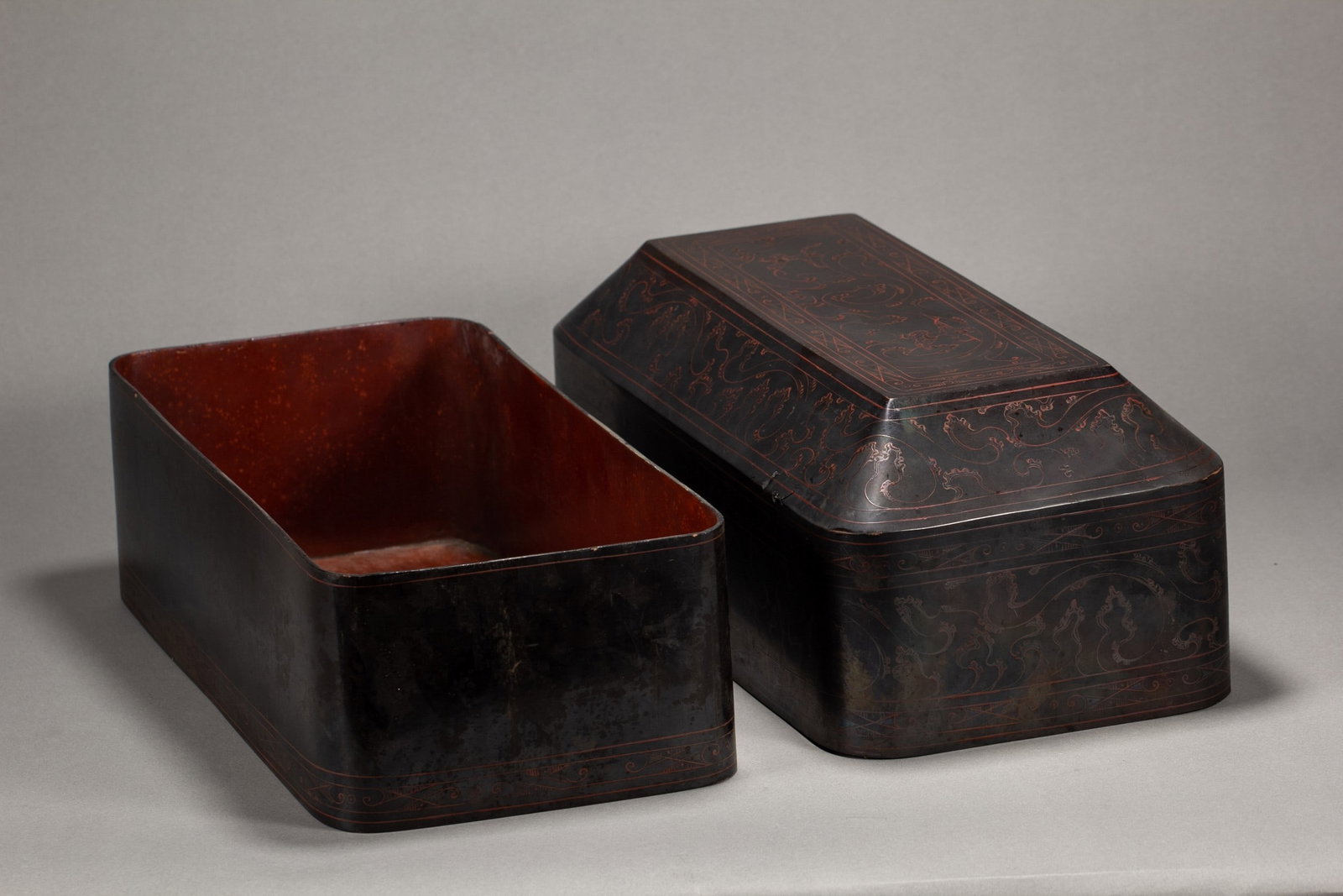 A LACQUERWARE BOX - 5