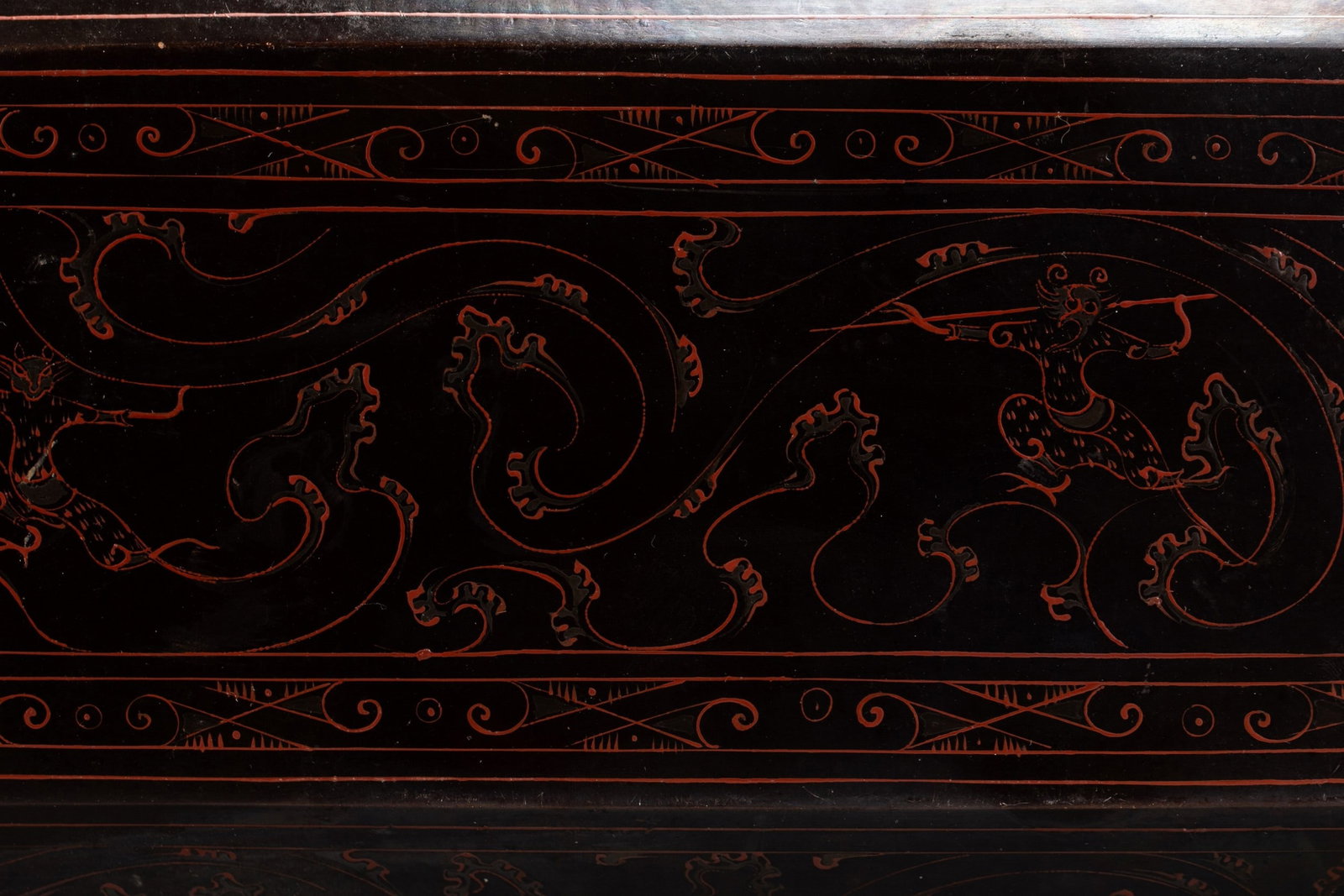A LACQUERWARE BOX - 8