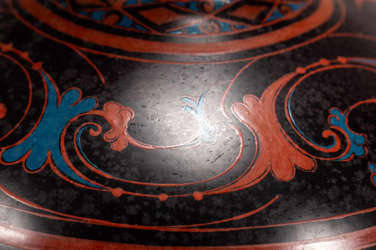 A LACQUERWARE VASE - 3