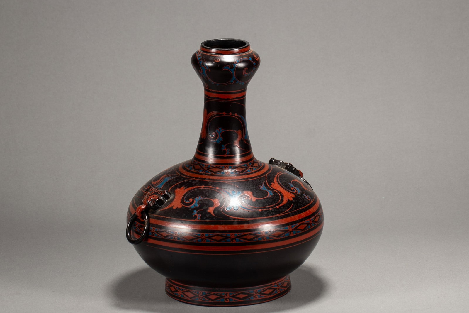 A LACQUERWARE VASE - 4