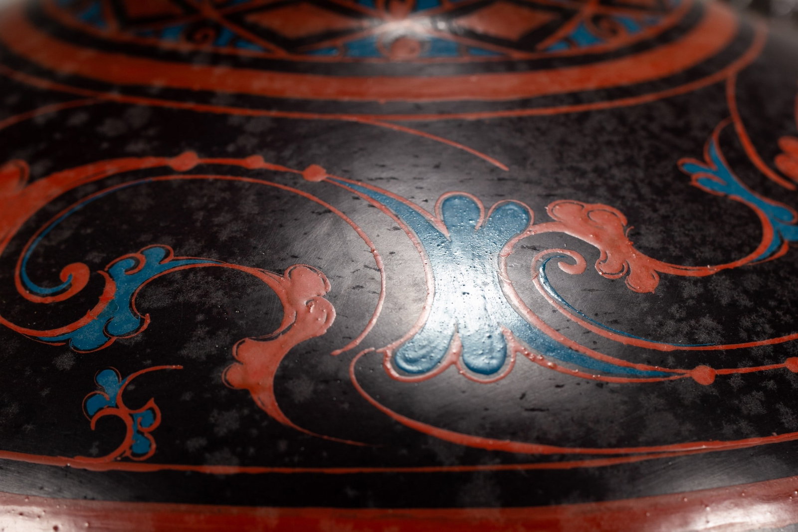 A LACQUERWARE VASE - 6