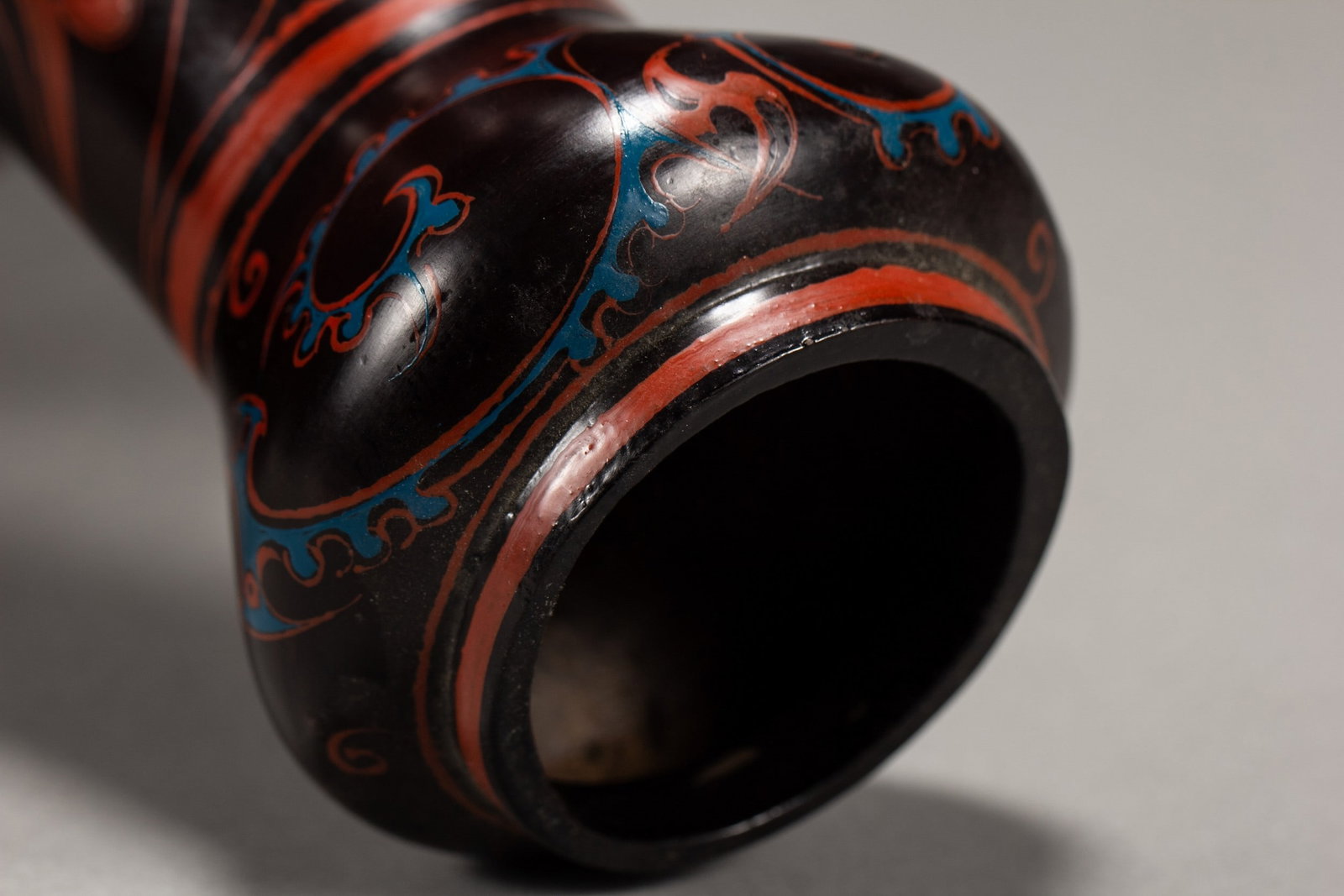 A LACQUERWARE VASE - 8