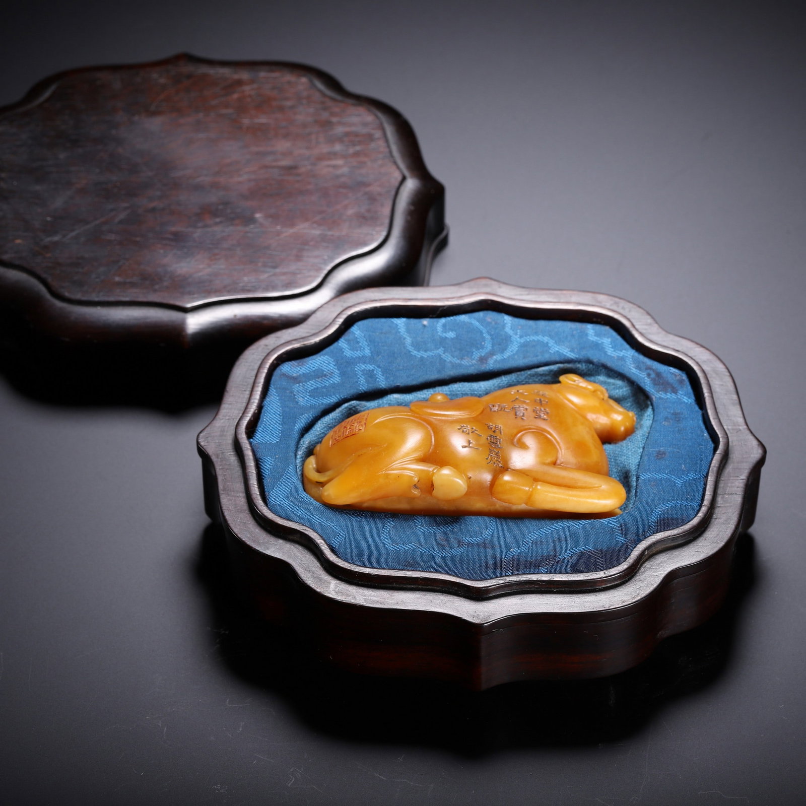 A TIANHUANG HORSE: 田黄马 A tianhuang horse 8X3X4.5CM