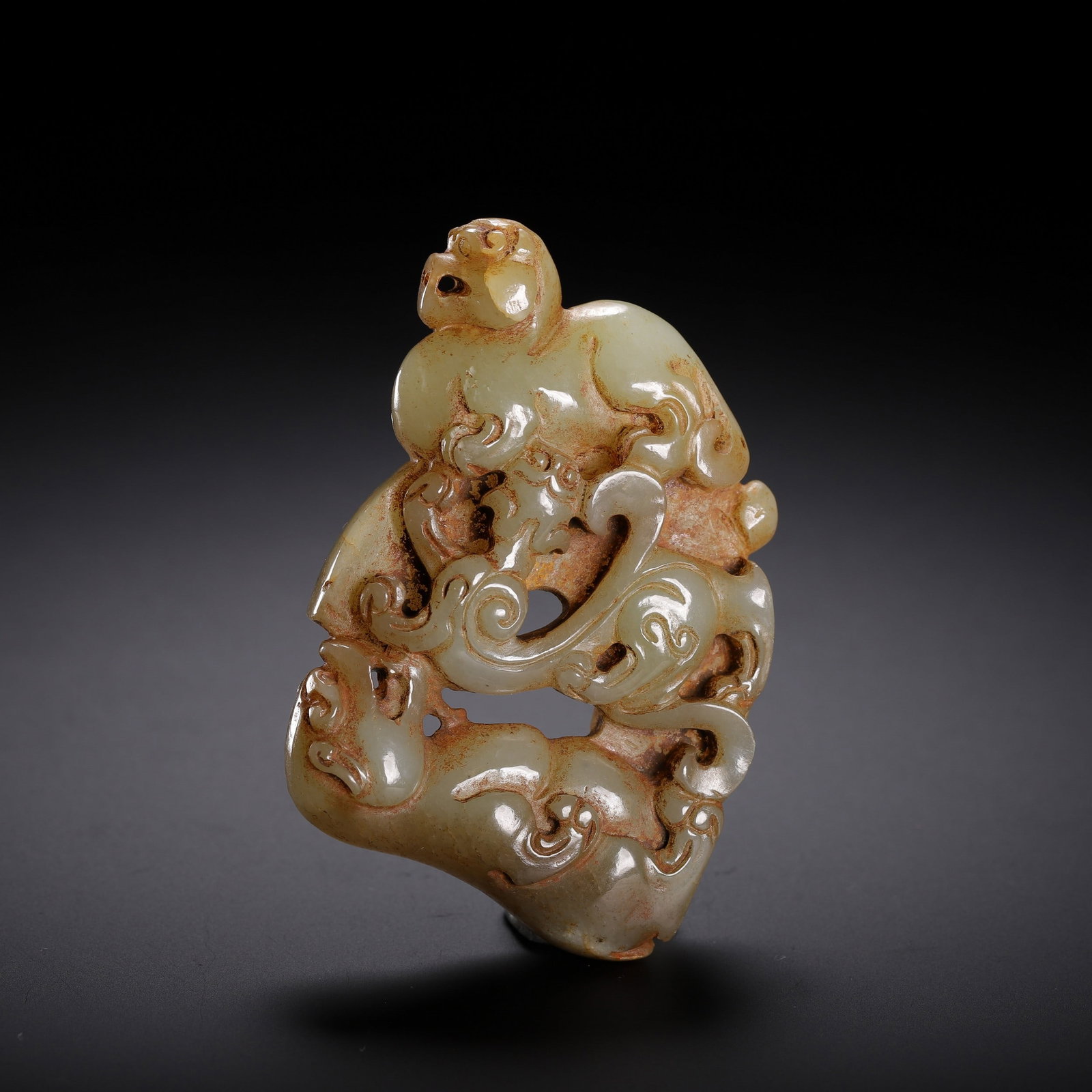 A JADE BI: 高古玉璧 A jade bi Diam.6CM