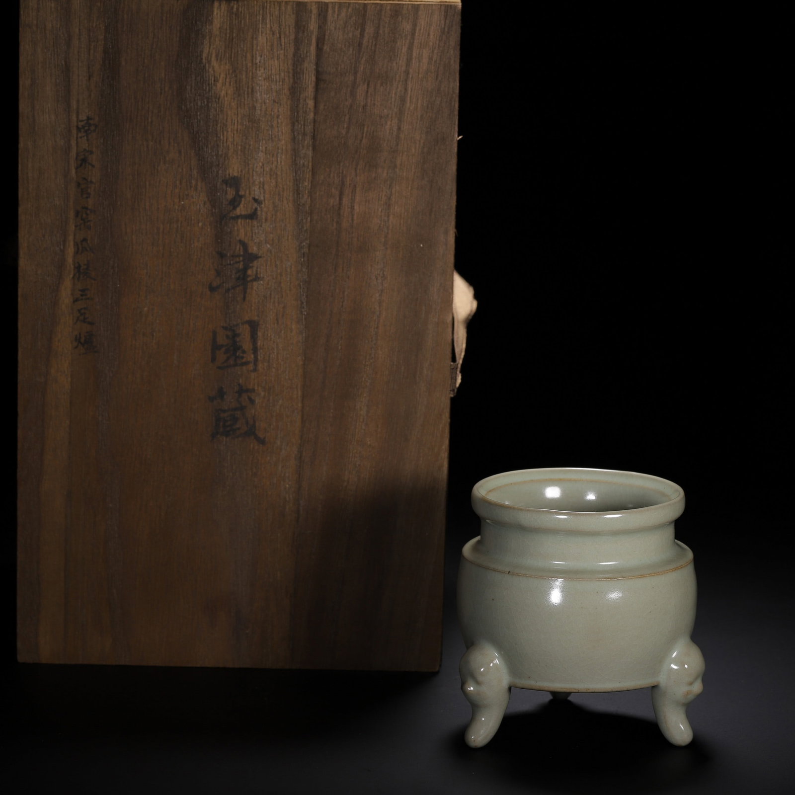 A GUAN TRIPOD INCENSE BURNER: 官窑三足炉 A Guan tripod incense burner Ht.10CM