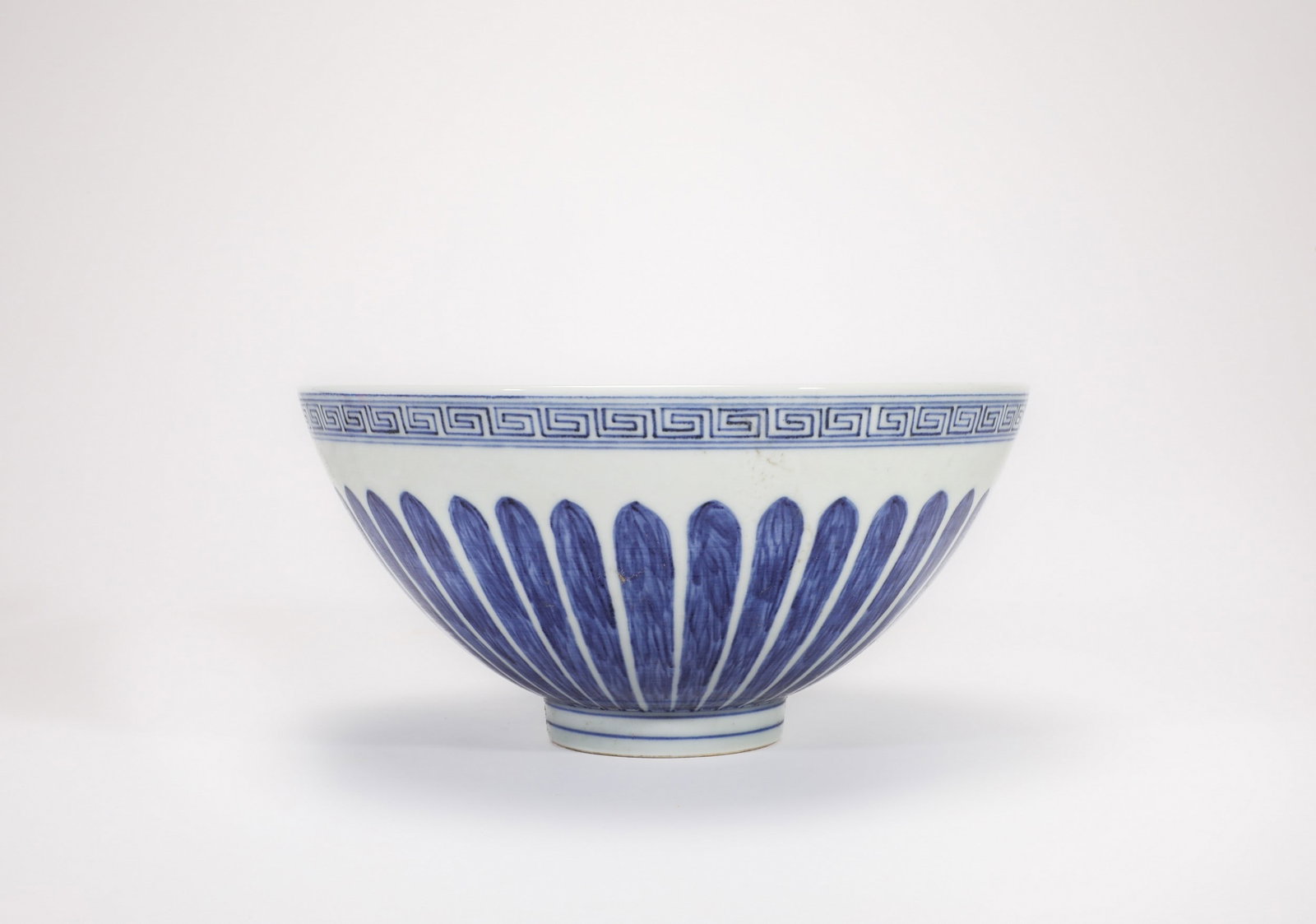A BLUE AND WHITE FLORAL BOWL: 明永乐青花缠枝花卉纹碗 A blue and white floral bowl Diam.20cm Ht.10cm