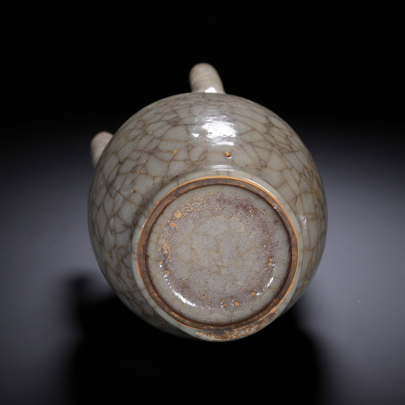 A GUAN VASE - 10