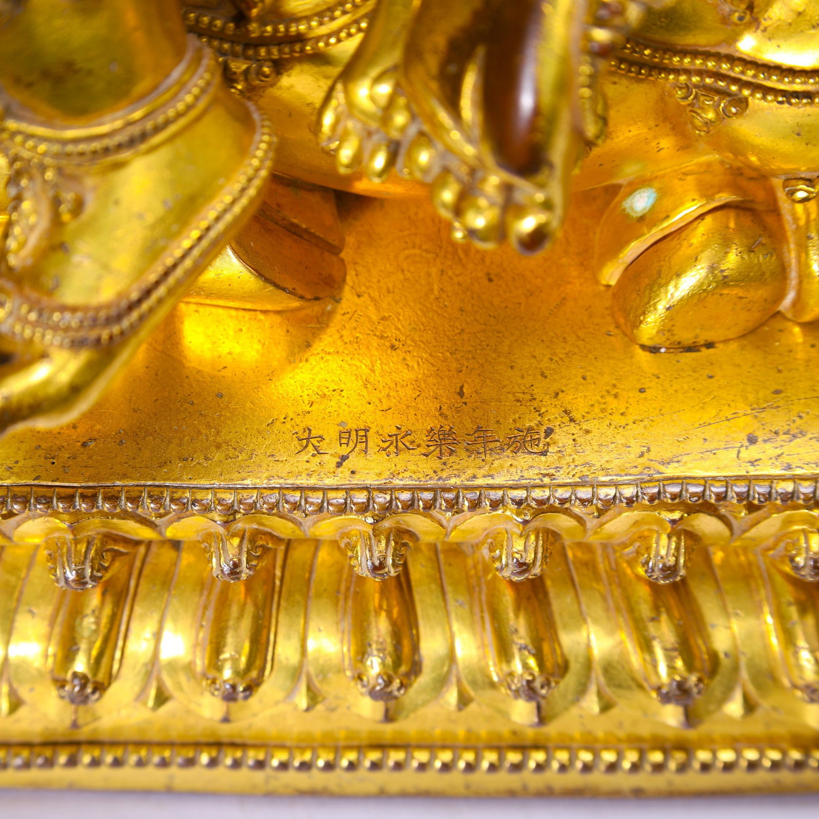 A COPPER GILDED BUDDHA STATUE - 4