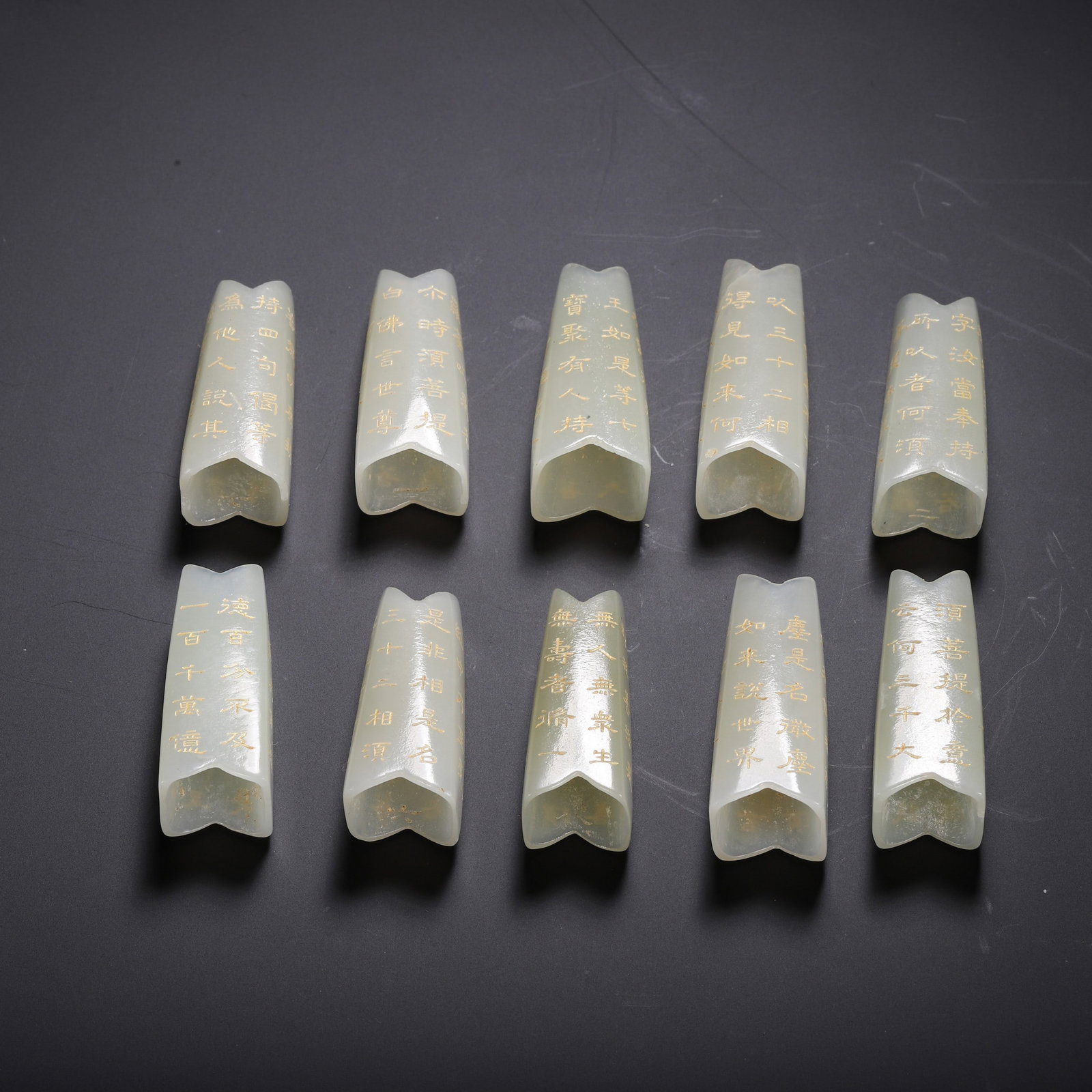 A JADE: 和田玉指骨舍利 A jade 1.5x1.5x4cm