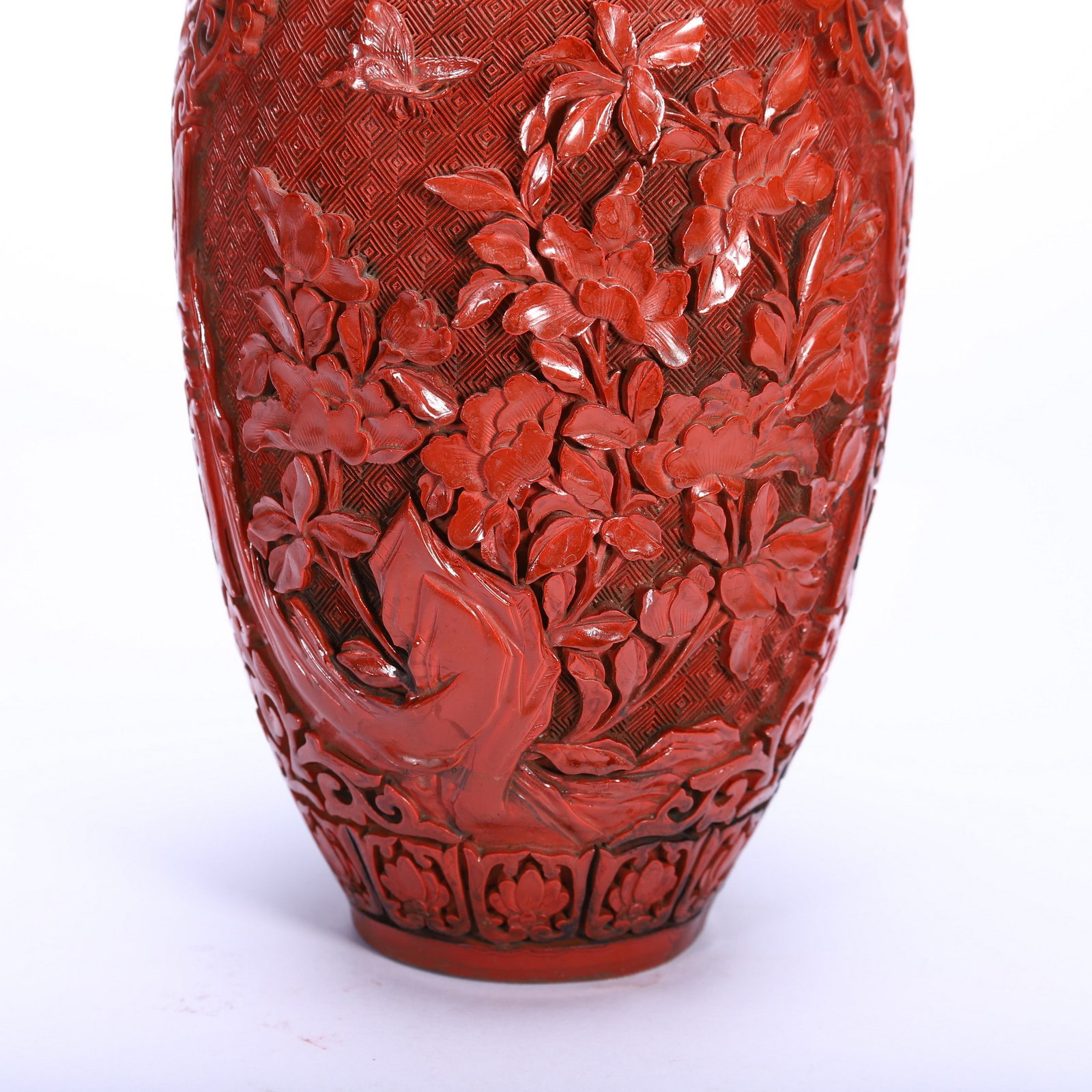 A LACQUERWARE VASE - 3