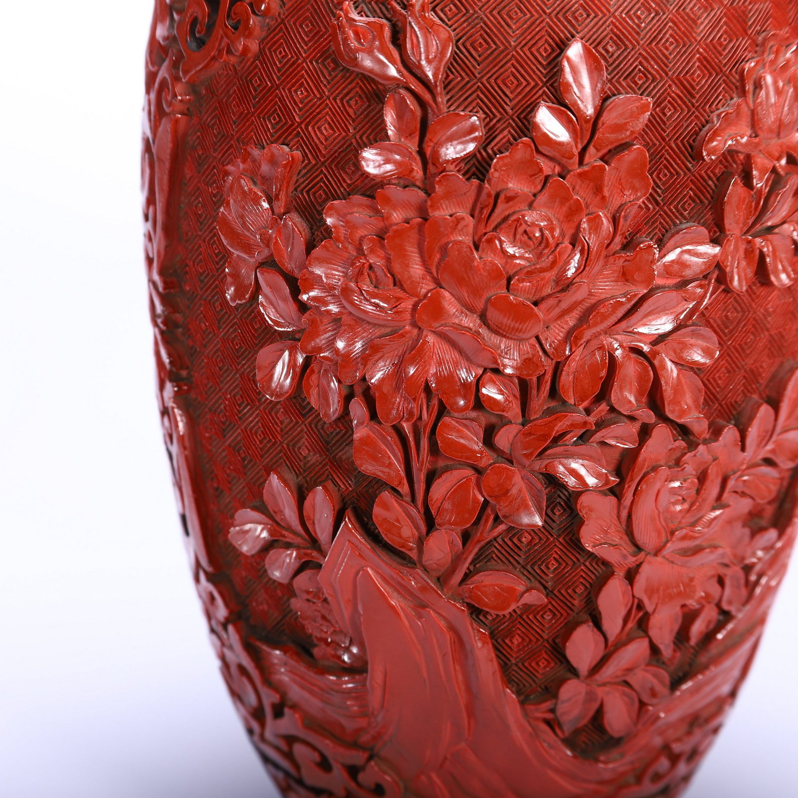 A LACQUERWARE VASE - 7