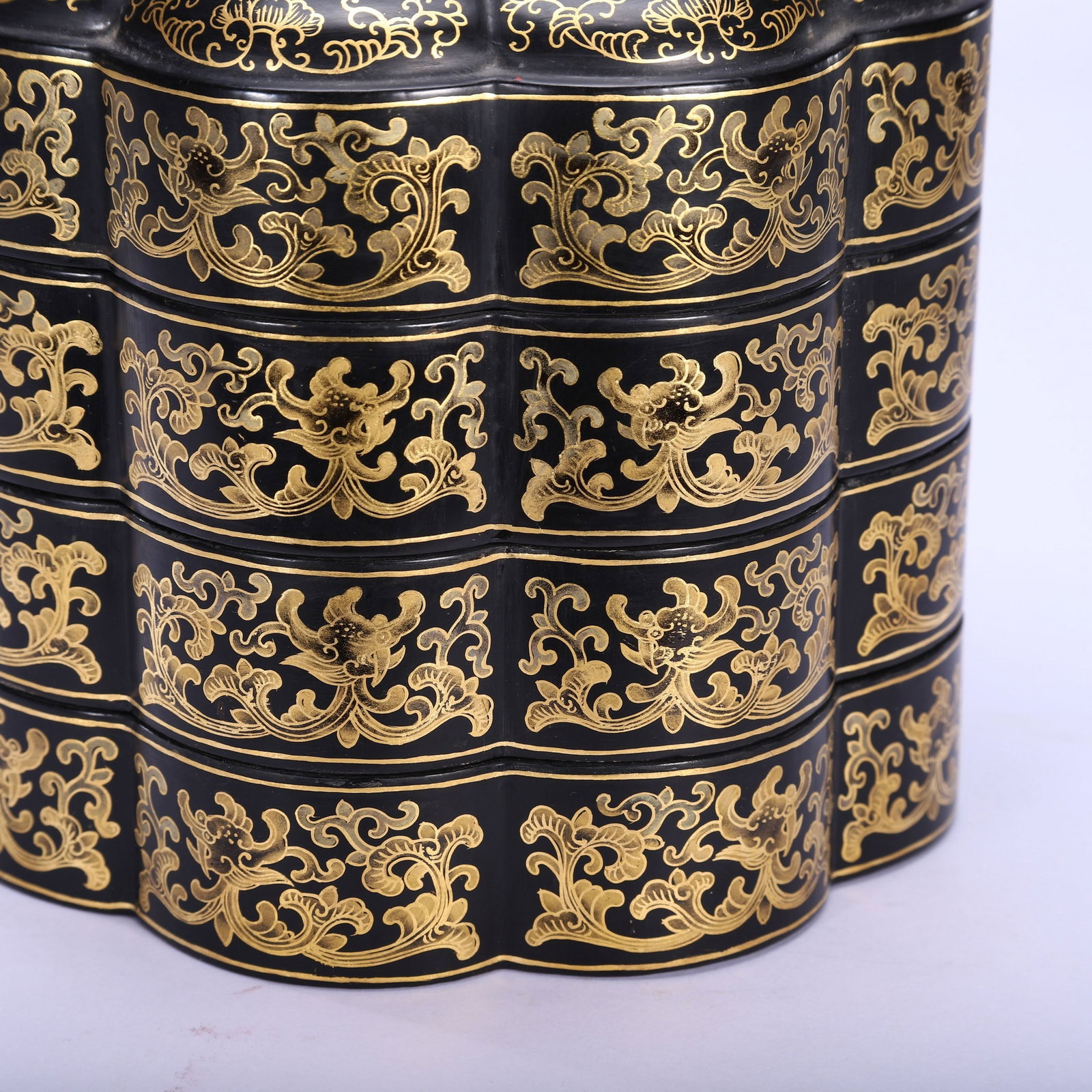 A LACQUERWARE BOX - 3