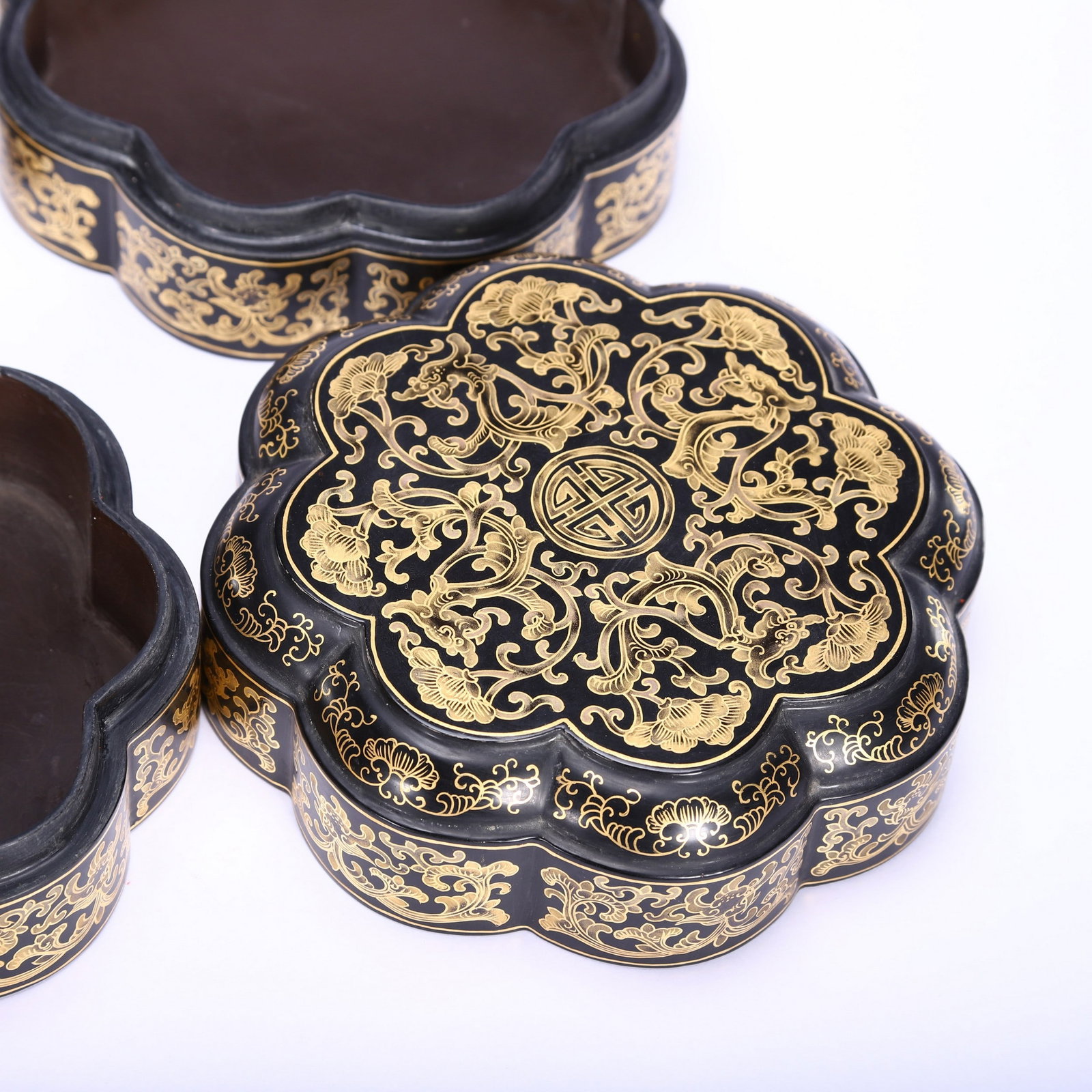 A LACQUERWARE BOX - 8