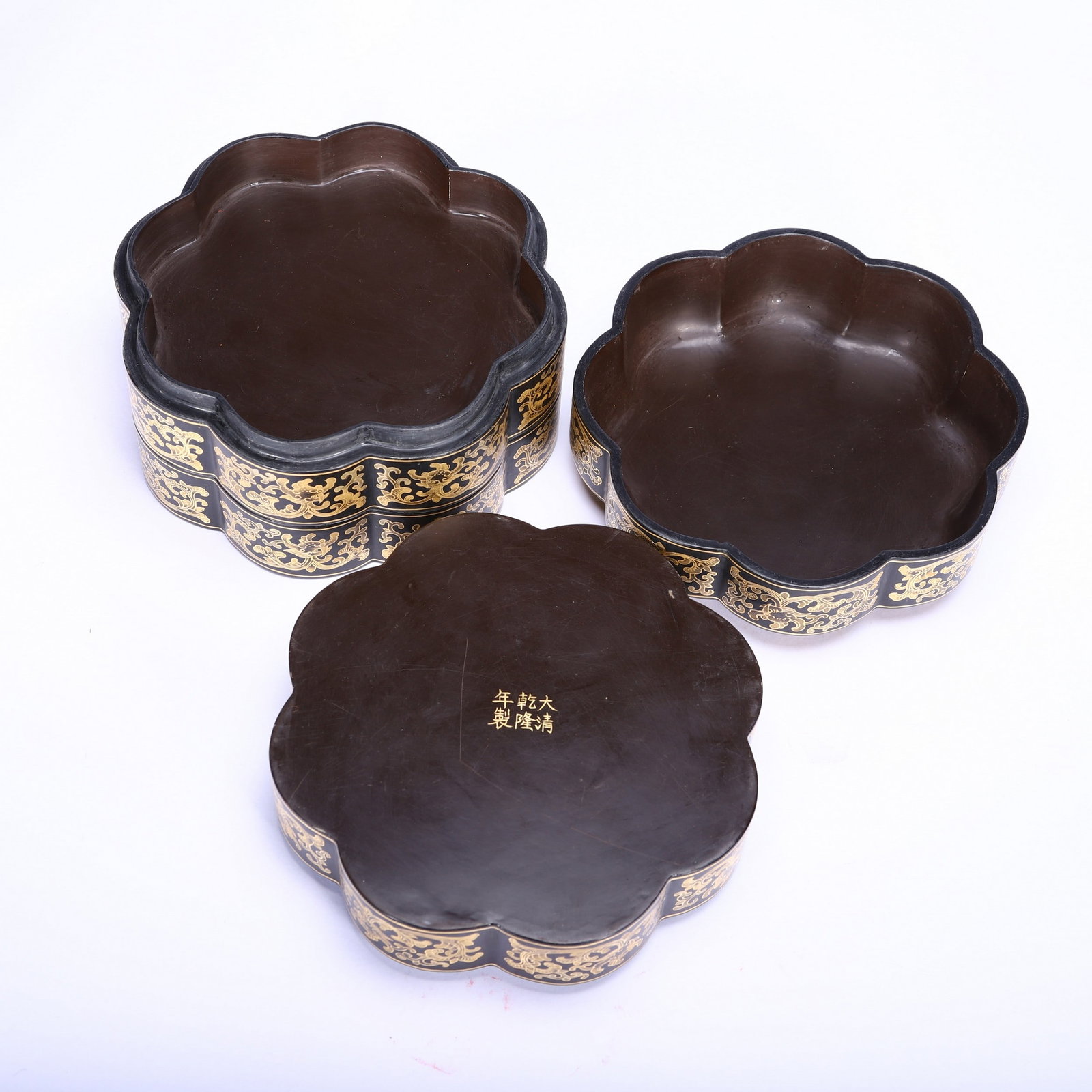 A LACQUERWARE BOX - 9