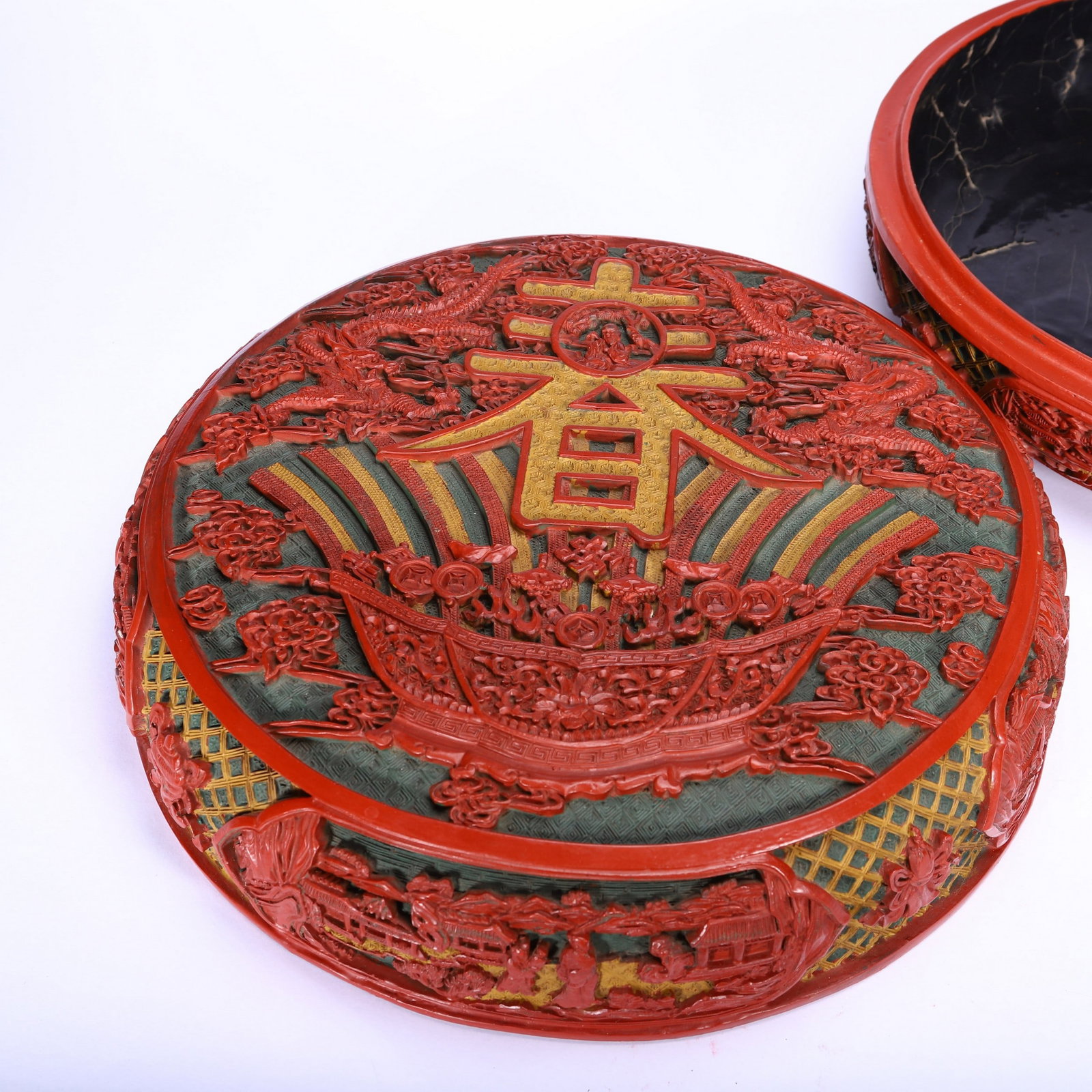 A CARVED LACQUERWARE BOX - 8