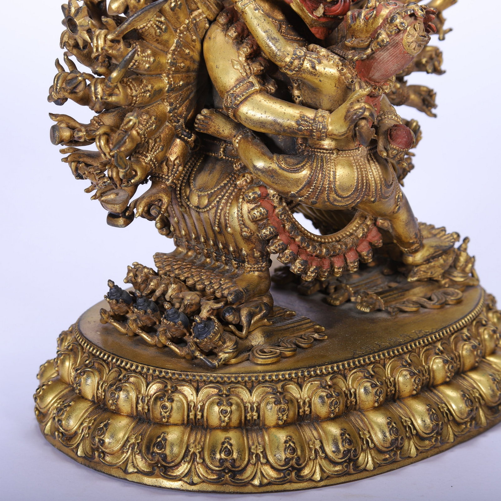 A COPPER GILDED BUDDHA STATUE - 8