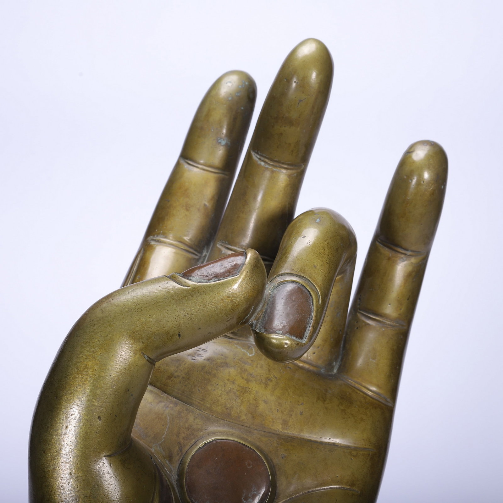 A BRONZE BUDDHA HAND - 2