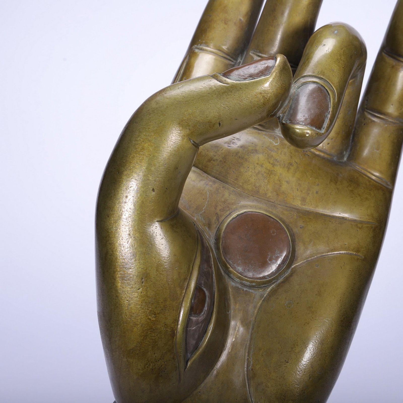 A BRONZE BUDDHA HAND - 3