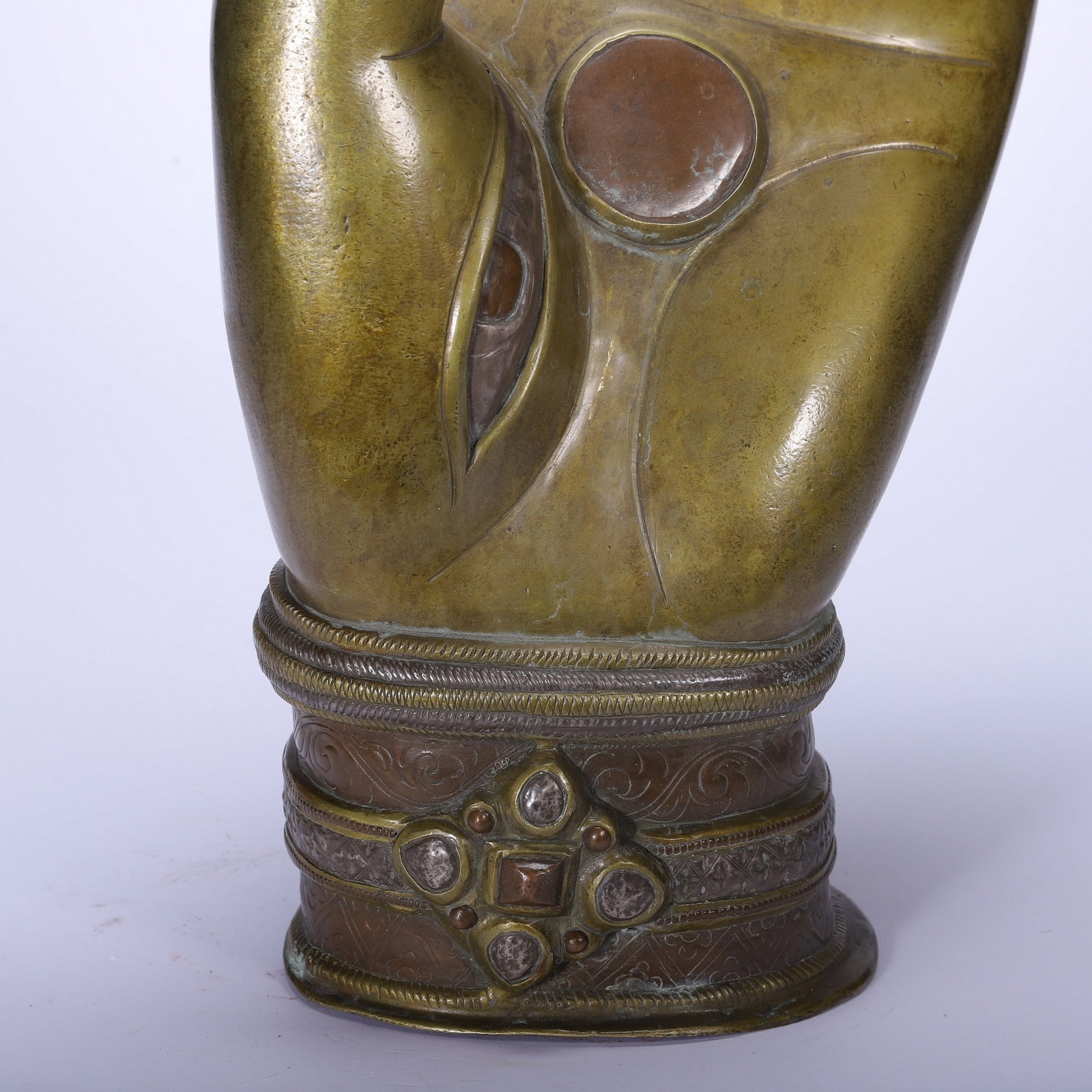 A BRONZE BUDDHA HAND - 4