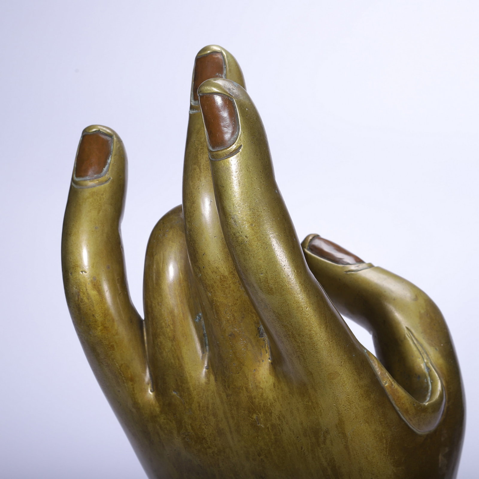 A BRONZE BUDDHA HAND - 8