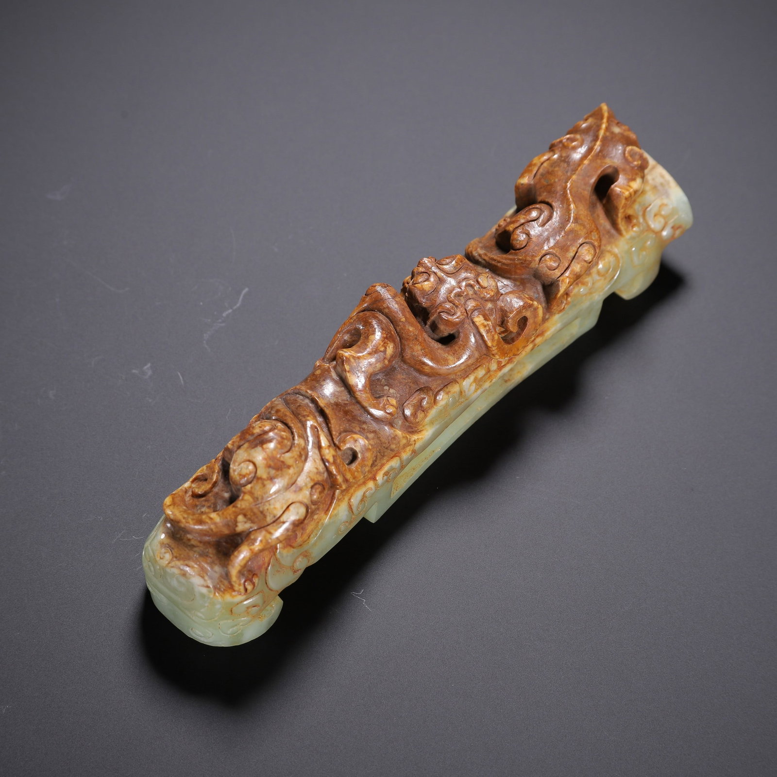 A JADE BELT HOOK (1 of 9)