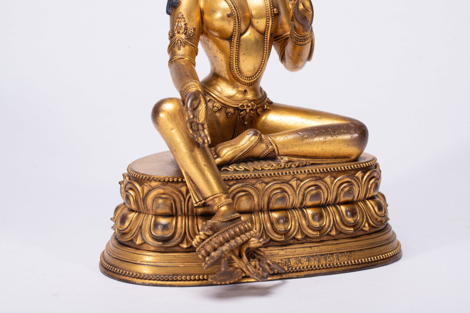 A COPPER GILDED BUDDHA STATUE - 7
