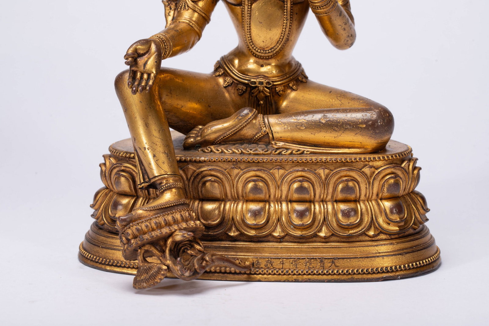 A COPPER GILDED BUDDHA STATUE - 4