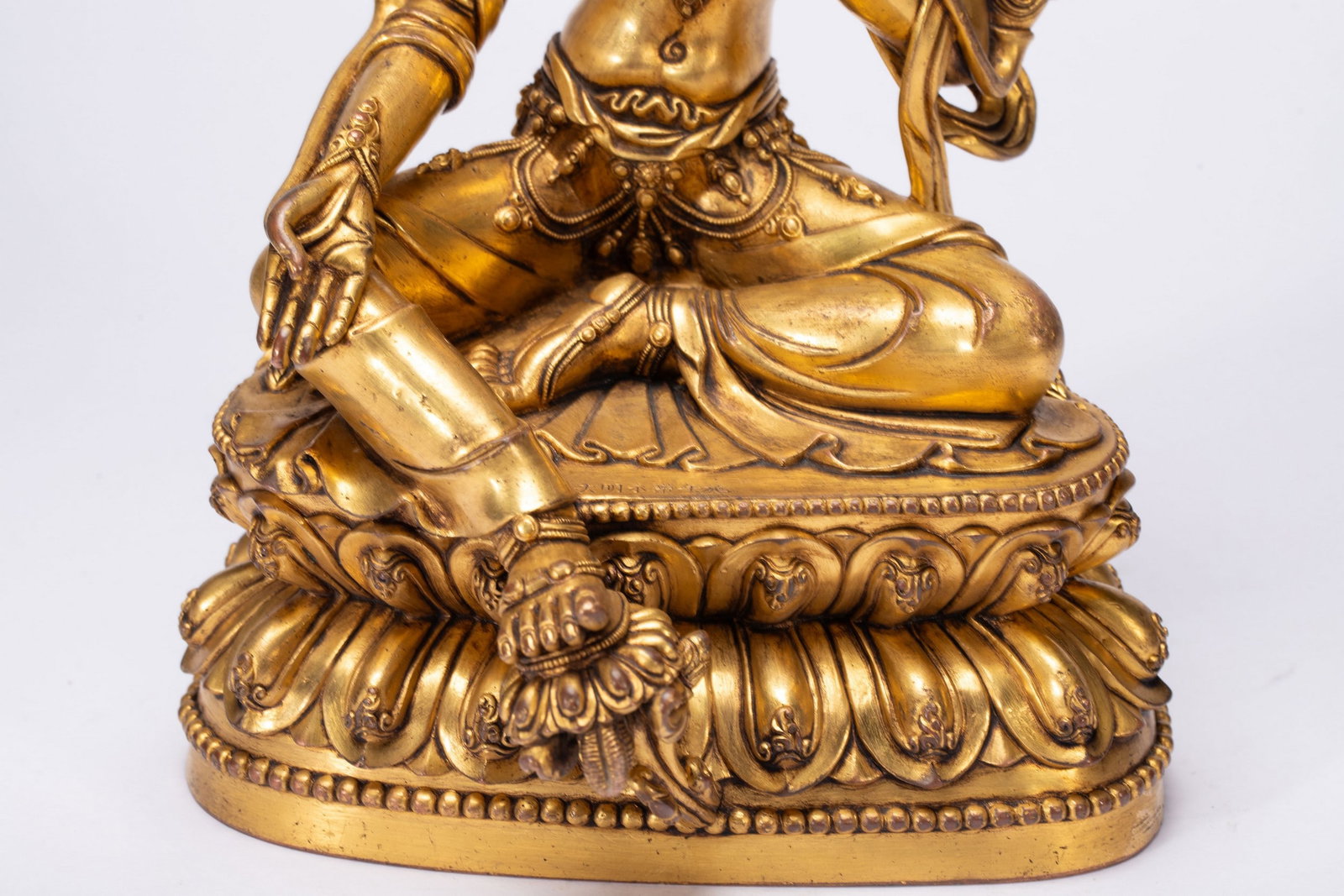 A COPPER GILDED BUDDHA STATUE - 4