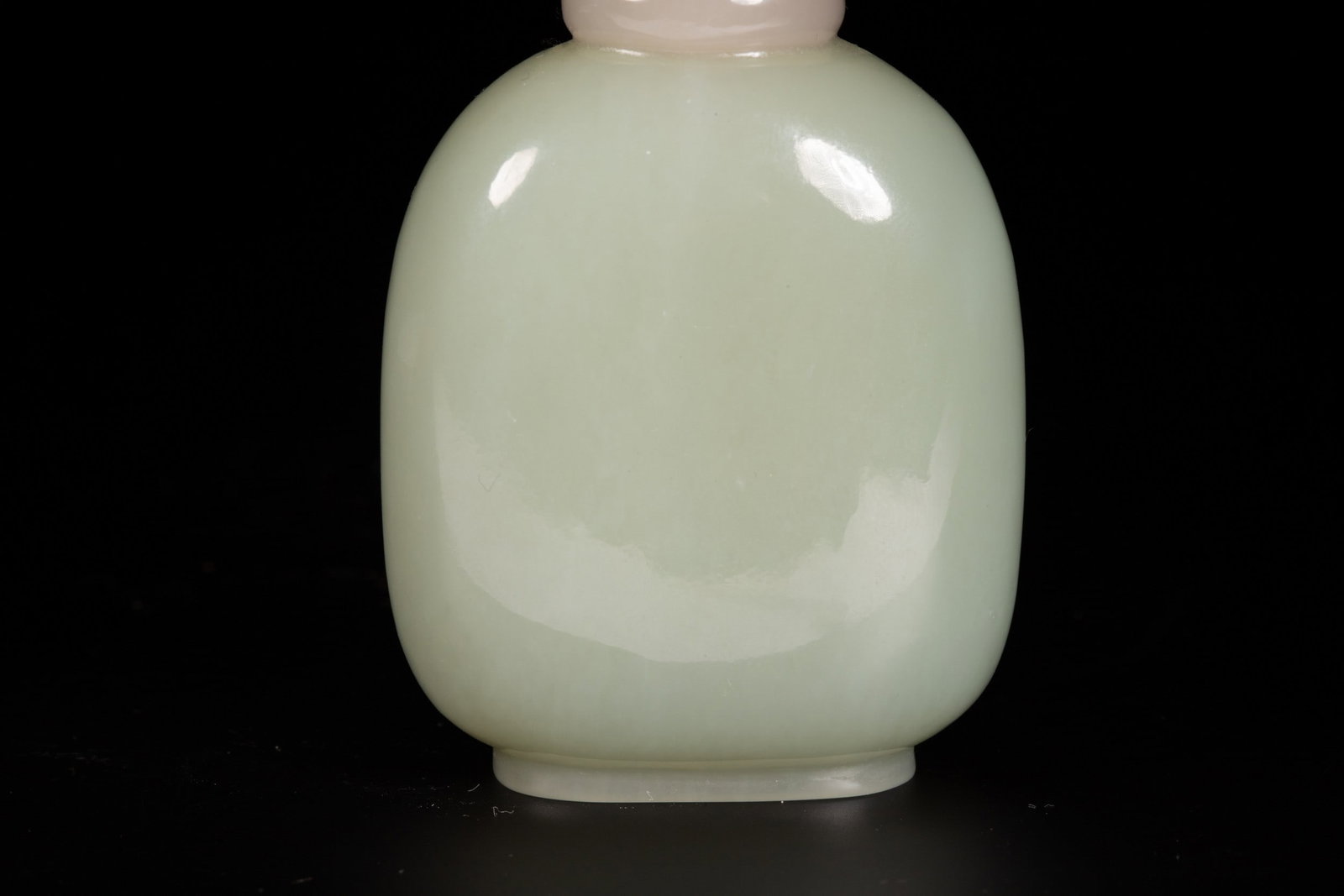 A JADE SNUFF BOTTLE - 3
