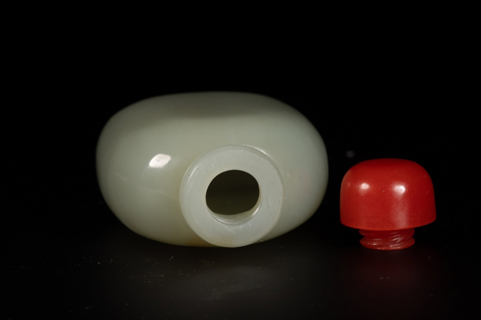 A JADE SNUFF BOTTLE - 6