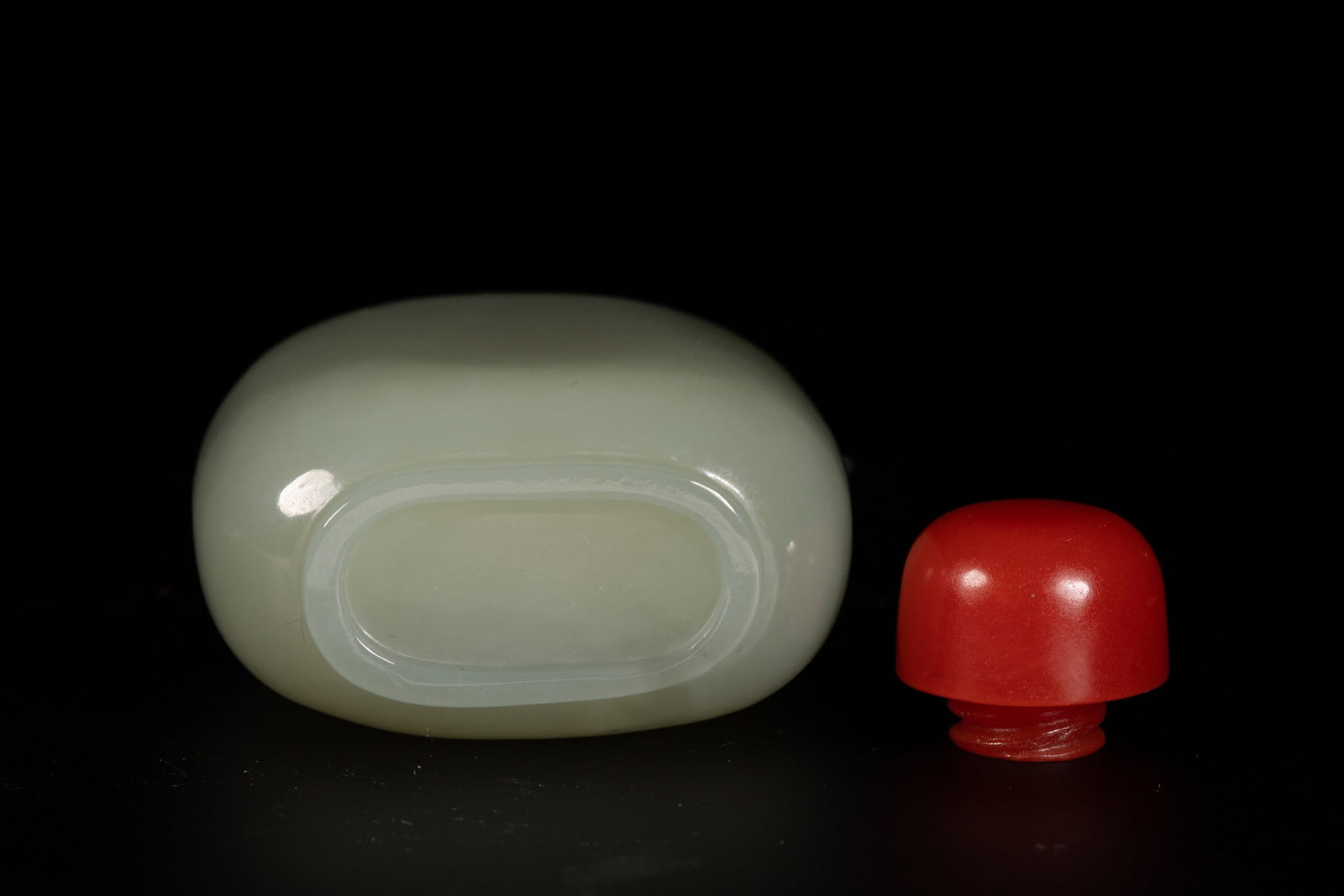 A JADE SNUFF BOTTLE - 7
