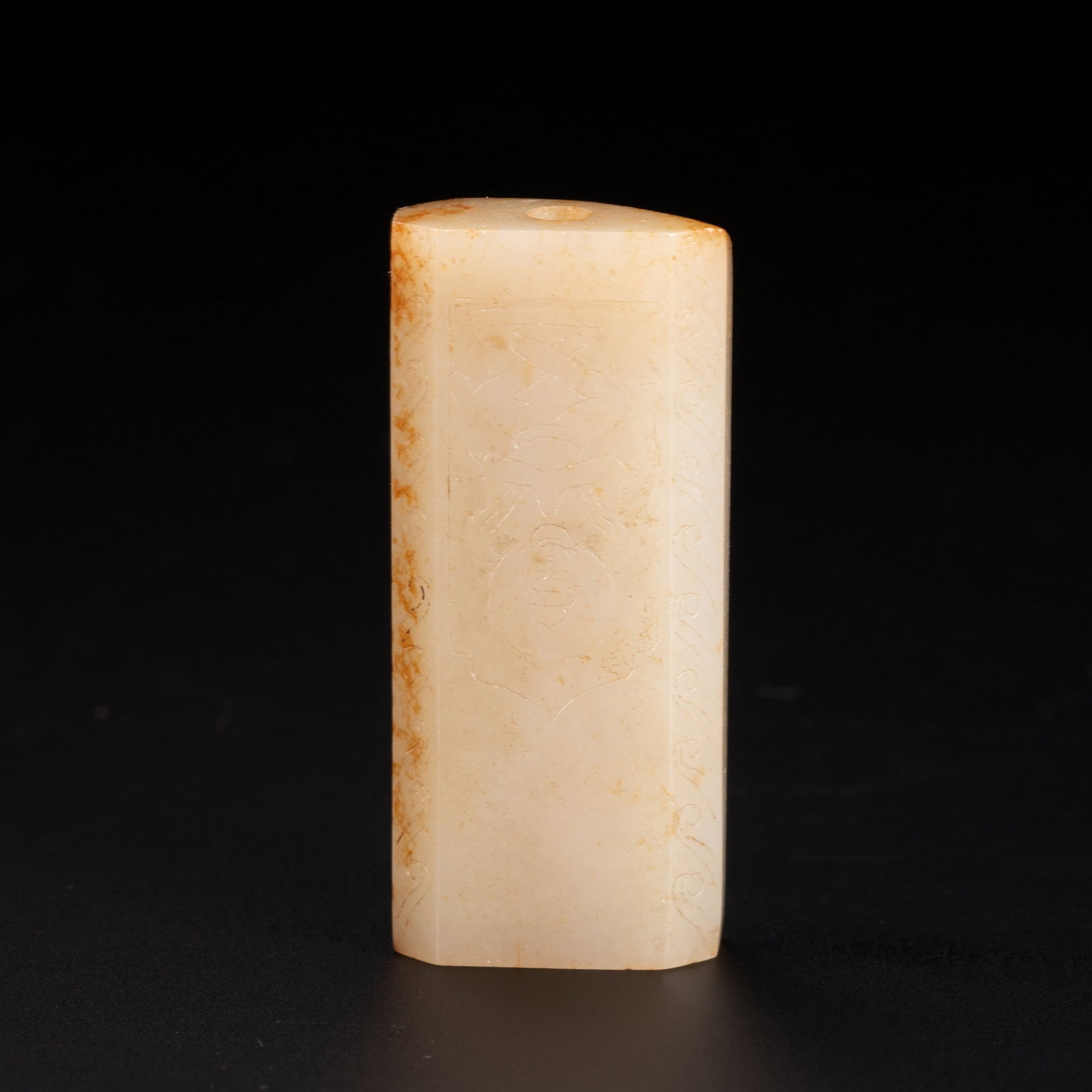 A JADE: 和田玉勒子 A jade 2.5x1x5.5cm