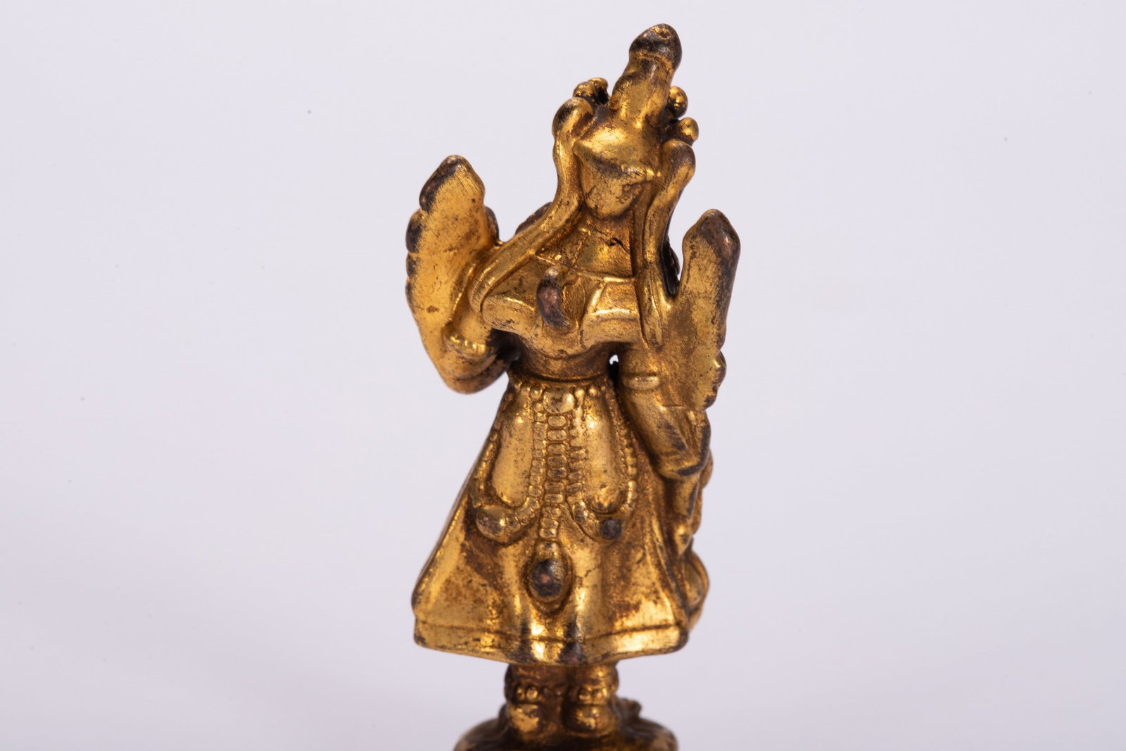 A COPPER GILDED BUDDHA STATUE - 6