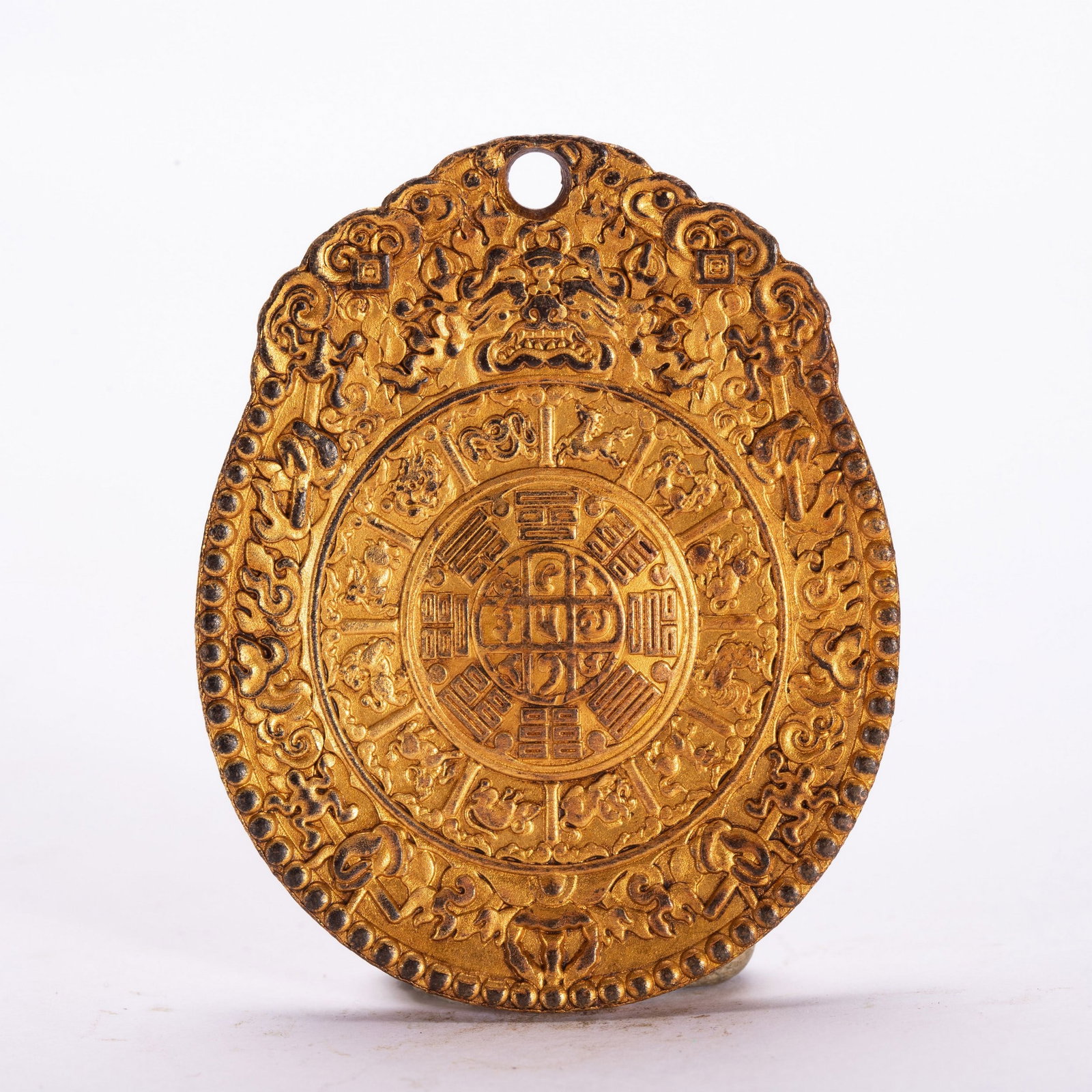 A COPPER GILDED PENDANT: 铜鎏金牌子 A copper gilded pendant 5.5x4.5cm