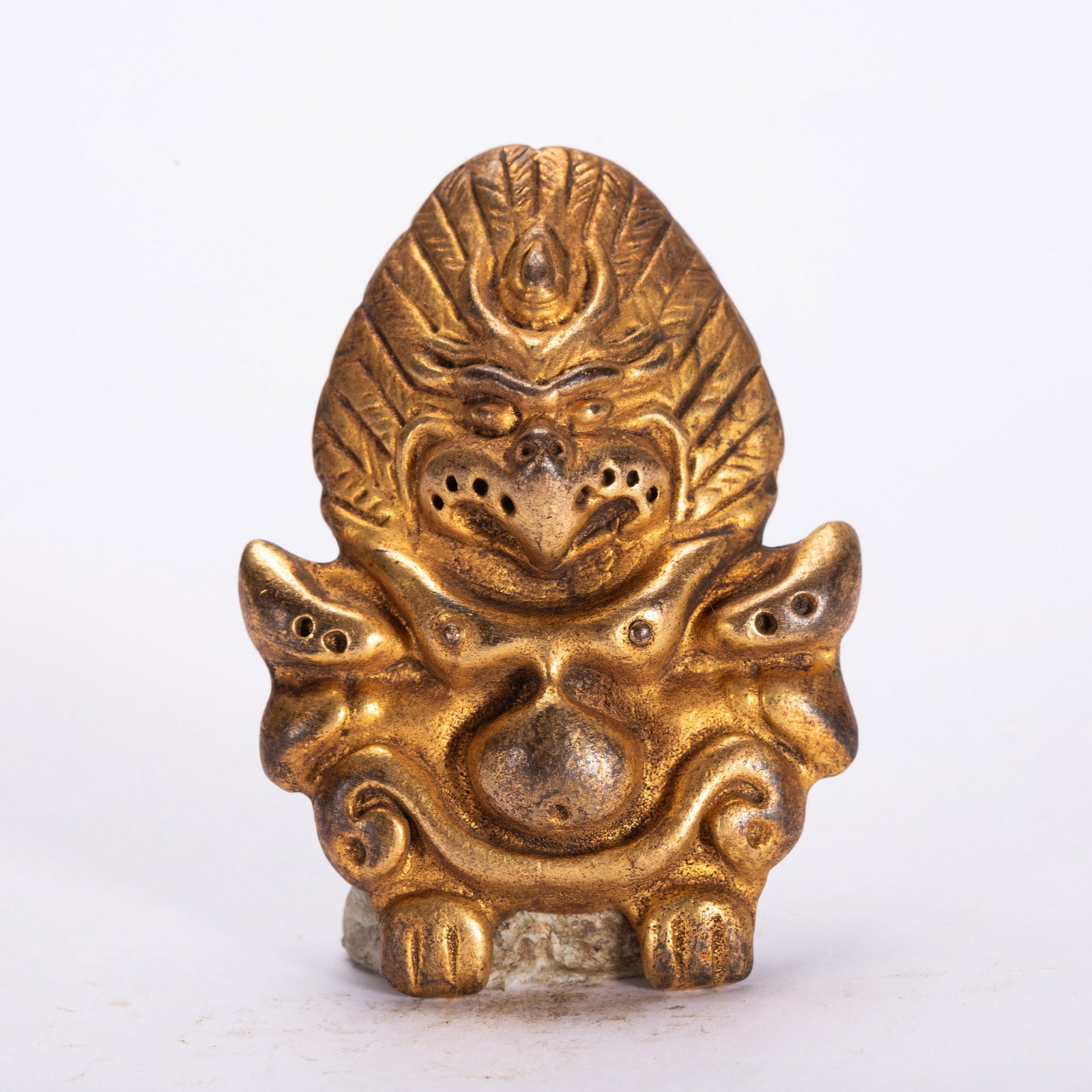 A COPPER GILDED PENDANT: 铜鎏金牌子 A copper gilded pendant 5.5x4cm