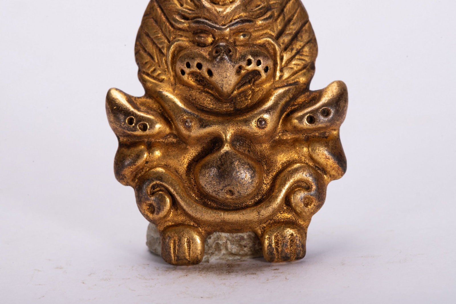 A COPPER GILDED PENDANT - 4