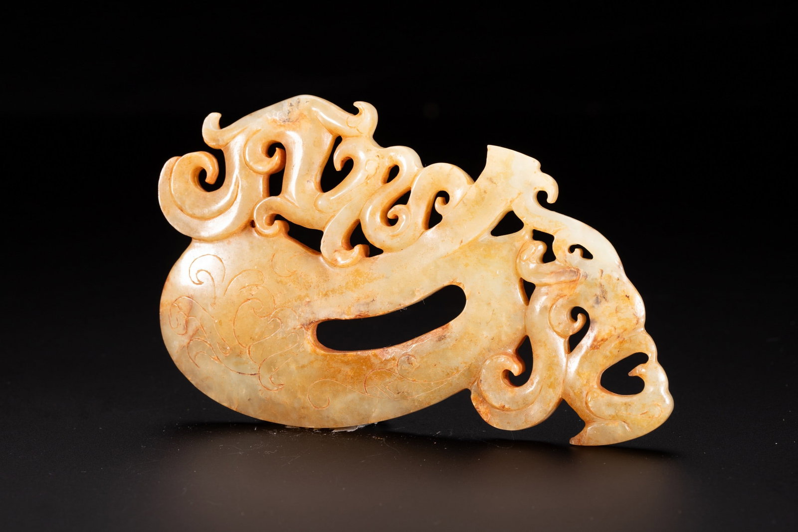 A JADE PENDANT: 和田玉透雕龙凤纹玉佩 A jade pendant 11.5x7cm