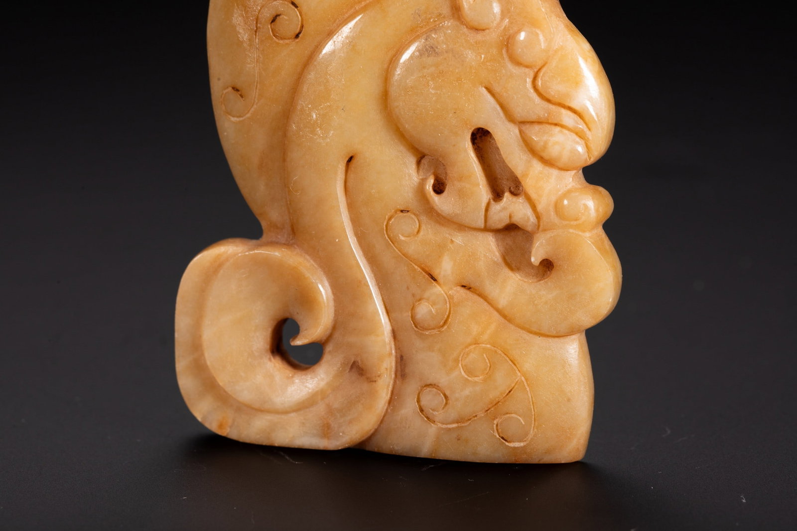 A JADE PENDANT - 4