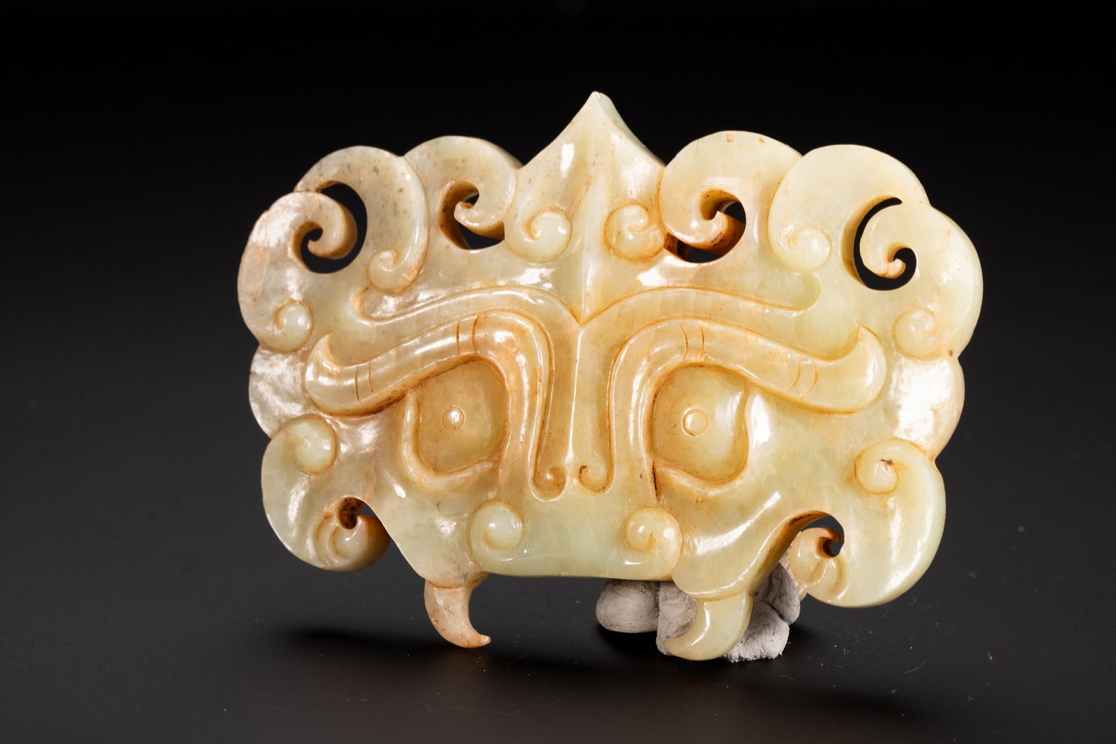 A JADE PENDANT: 和田玉兽面纹佩 A jade pendant 10x7cm