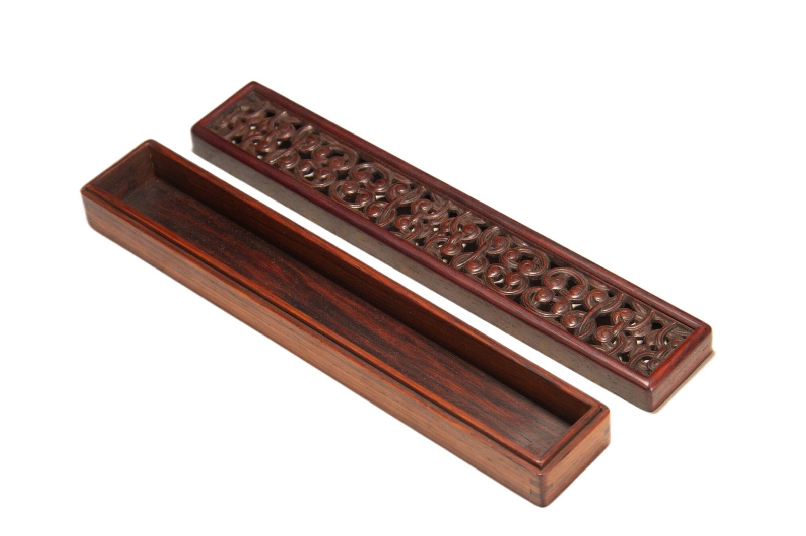 A ROSEWOOD BOX: 黄花梨盒子 A rosewood box 24x4x3.5cm