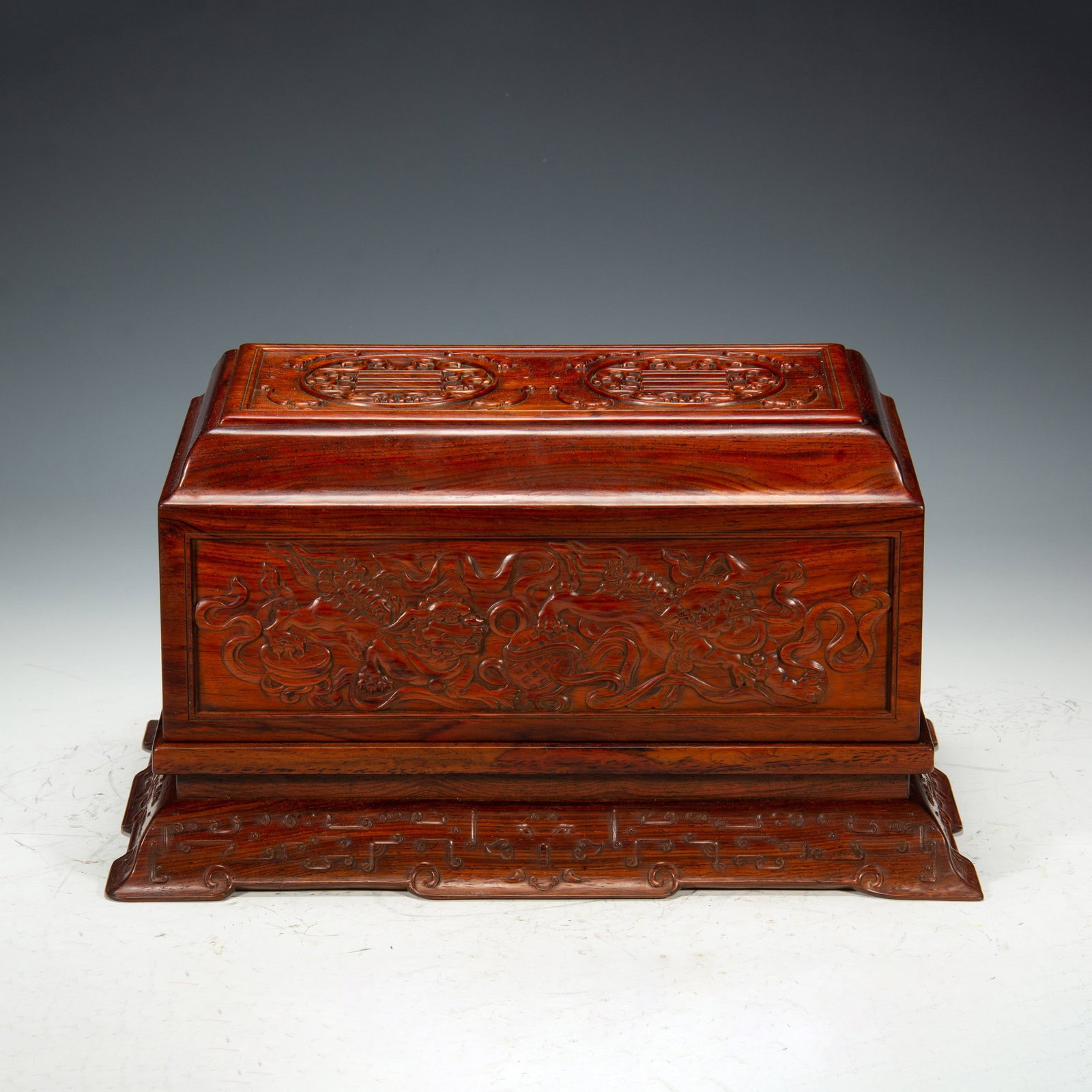 A WOOD COVERED BOX: 红木盖盒 A wood covered box 36x22x20cm