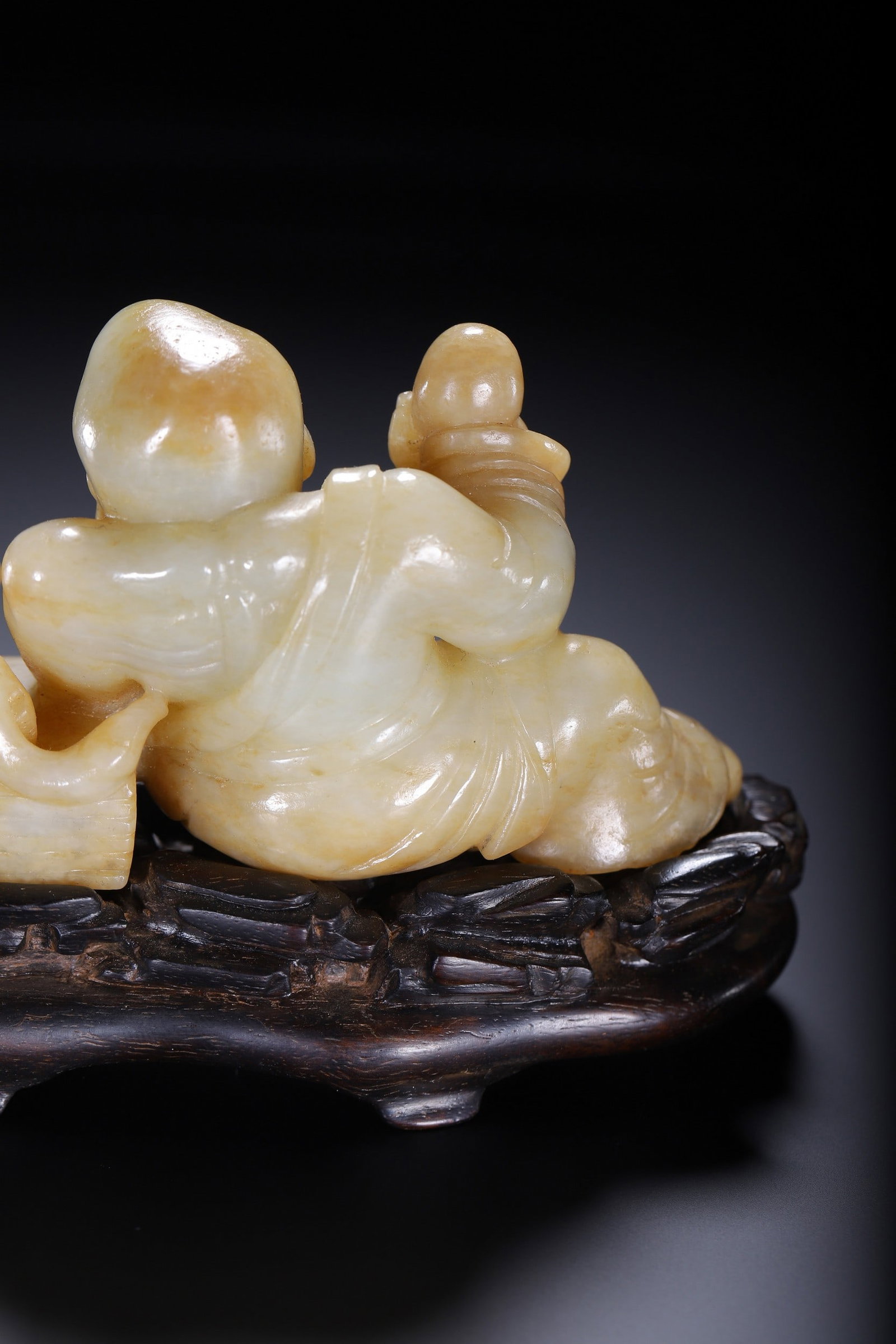 A JADE FIGURE - 8